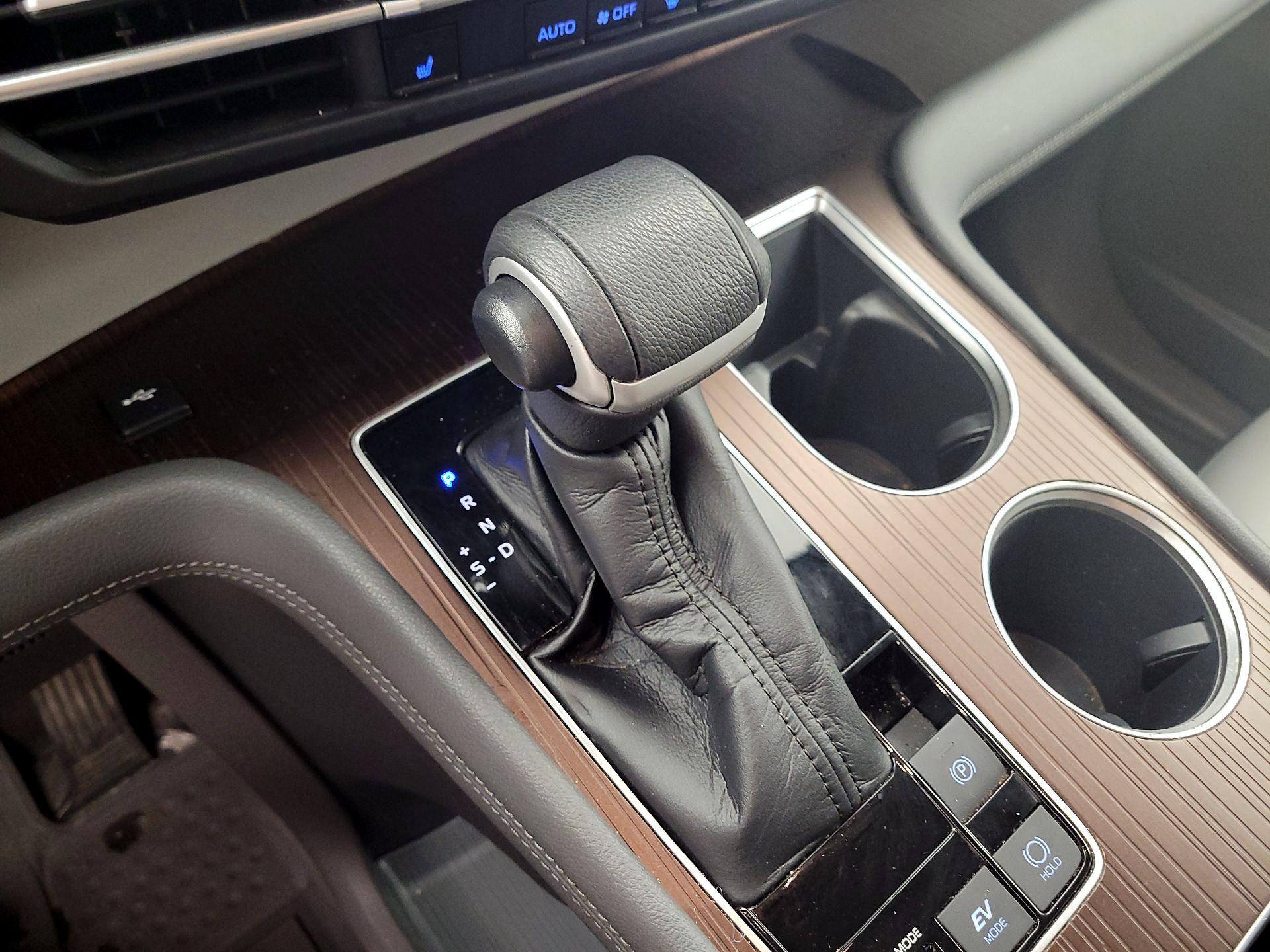 Thumbnail: 2022 Toyota Sienna - 17