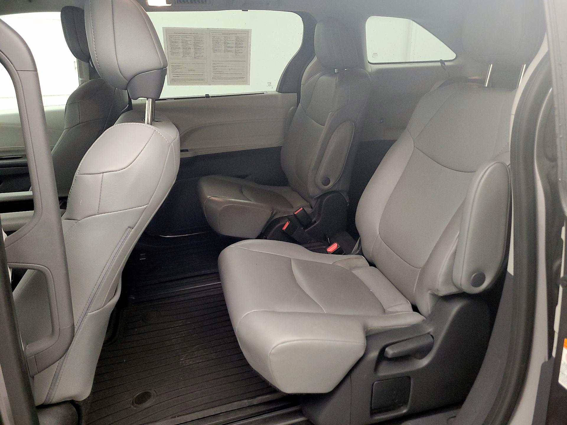 Thumbnail: 2022 Toyota Sienna - 19