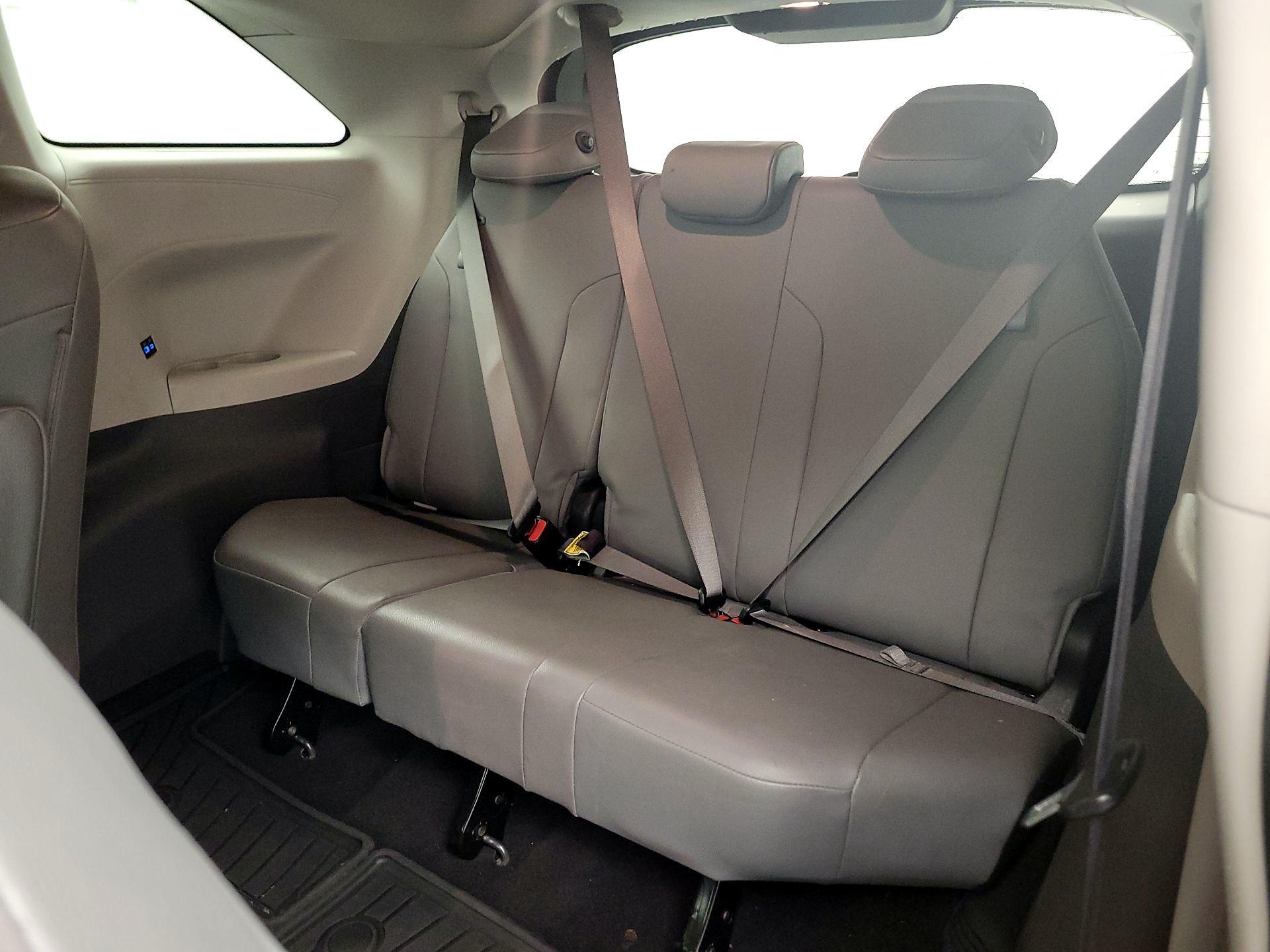 Thumbnail: 2022 Toyota Sienna - 20