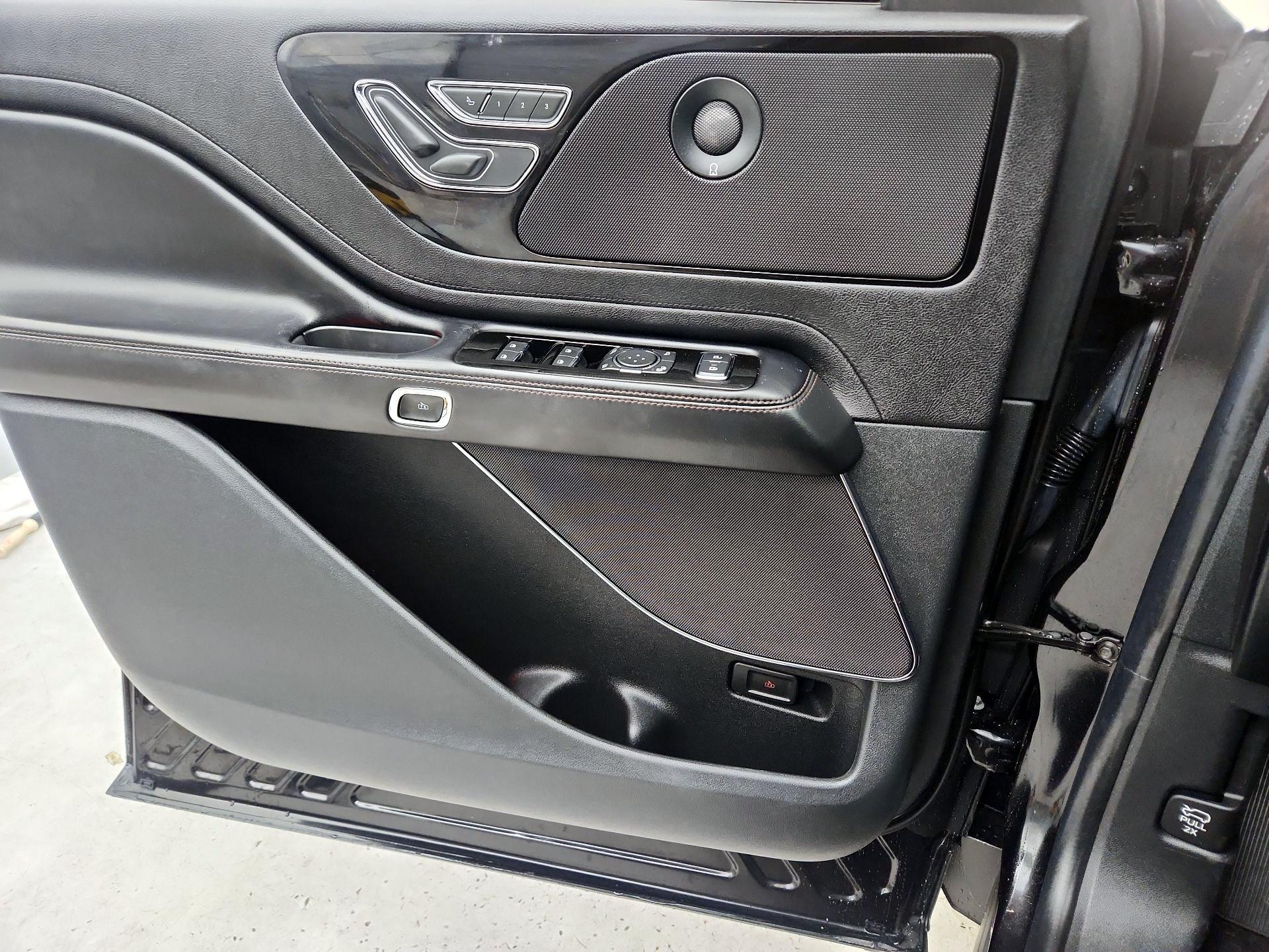 Thumbnail: 2022 Lincoln Aviator - 12