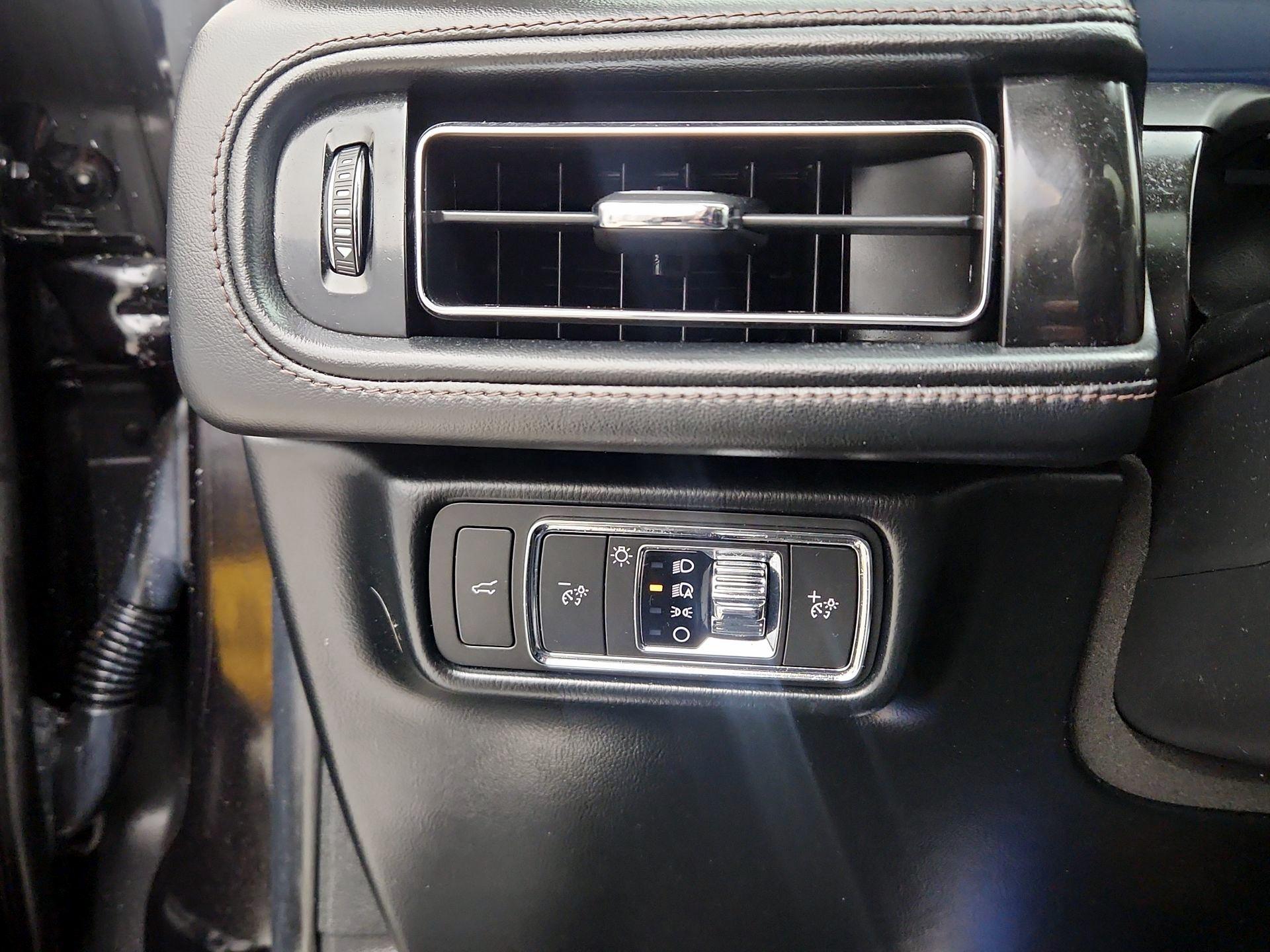 Thumbnail: 2022 Lincoln Aviator - 13