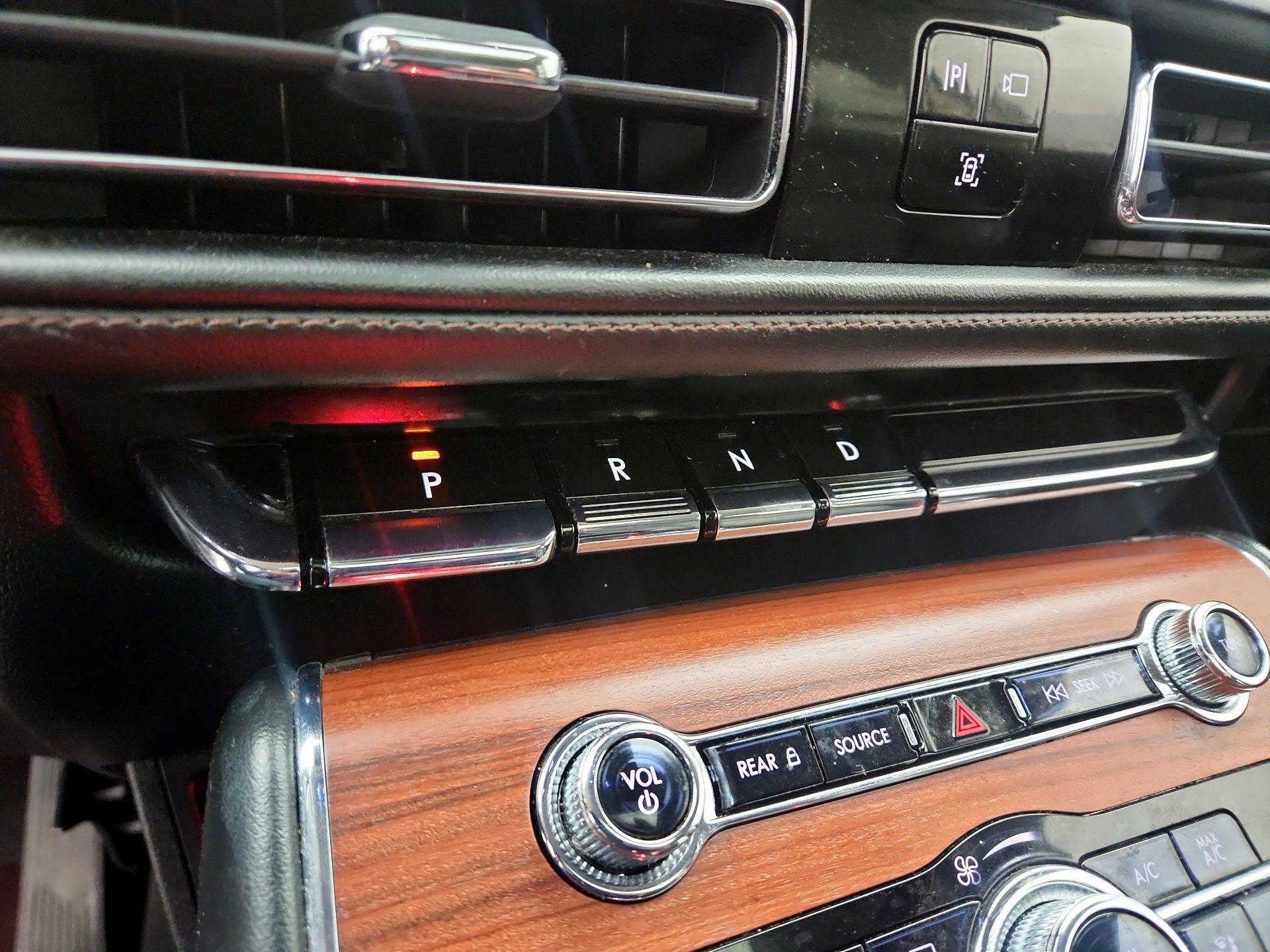 Thumbnail: 2022 Lincoln Aviator - 18