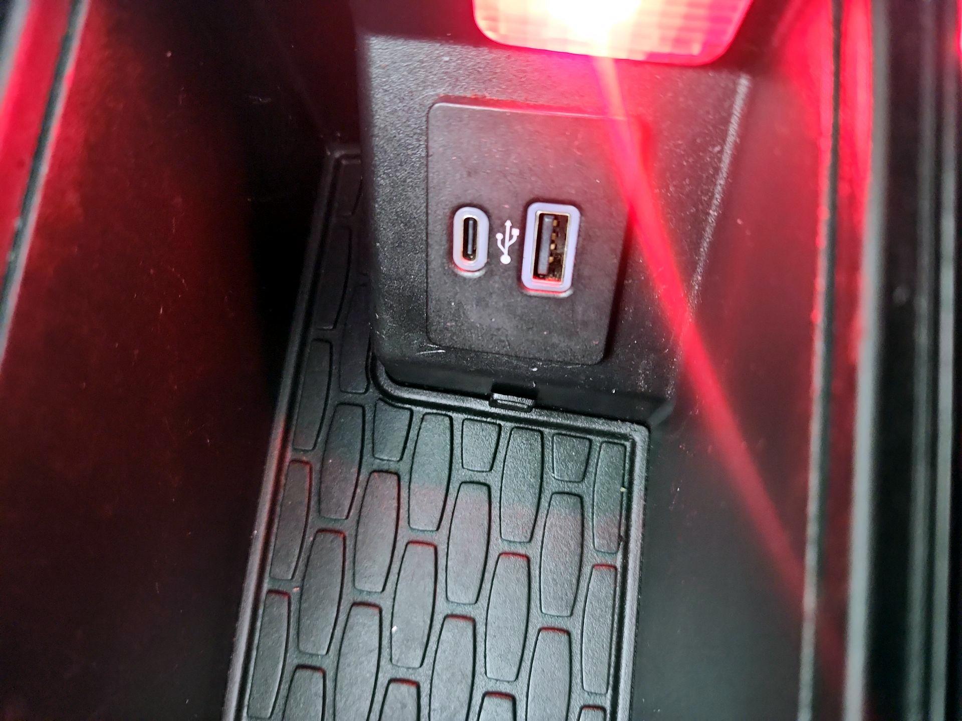 Thumbnail: 2022 Lincoln Aviator - 19