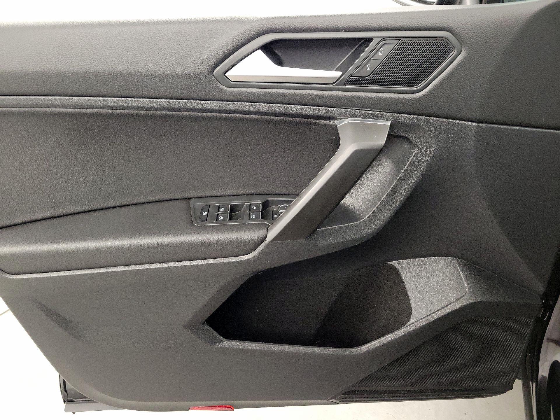 Thumbnail: 2021 Volkswagen Tiguan - 12