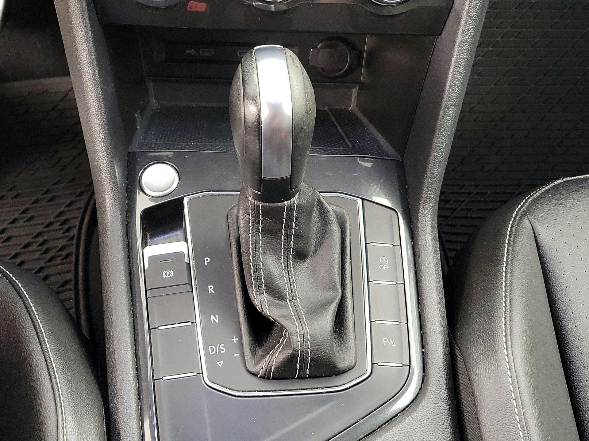 Thumbnail: 2021 Volkswagen Tiguan - 17