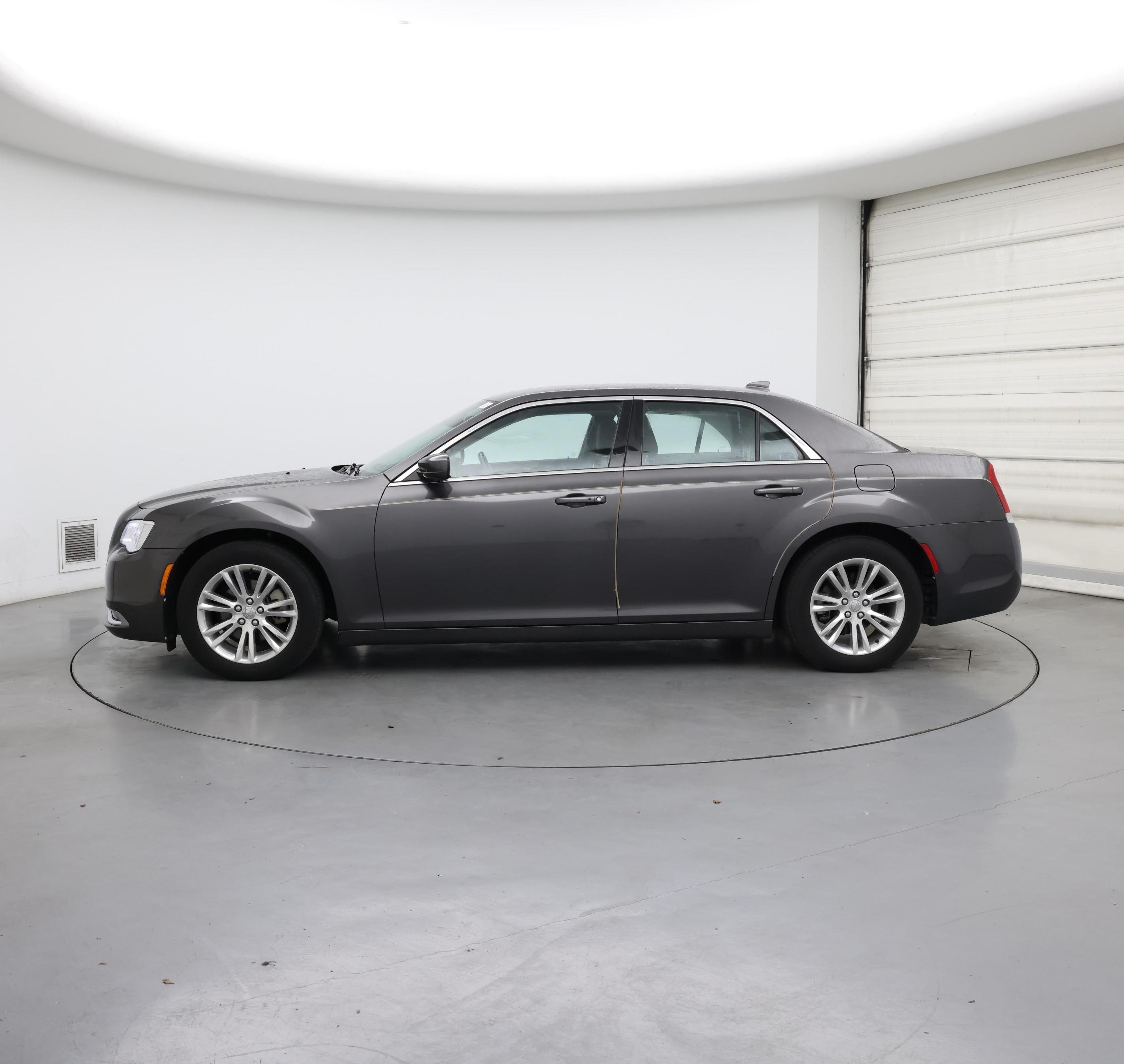 Thumbnail: 2021 Chrysler 300 - 3