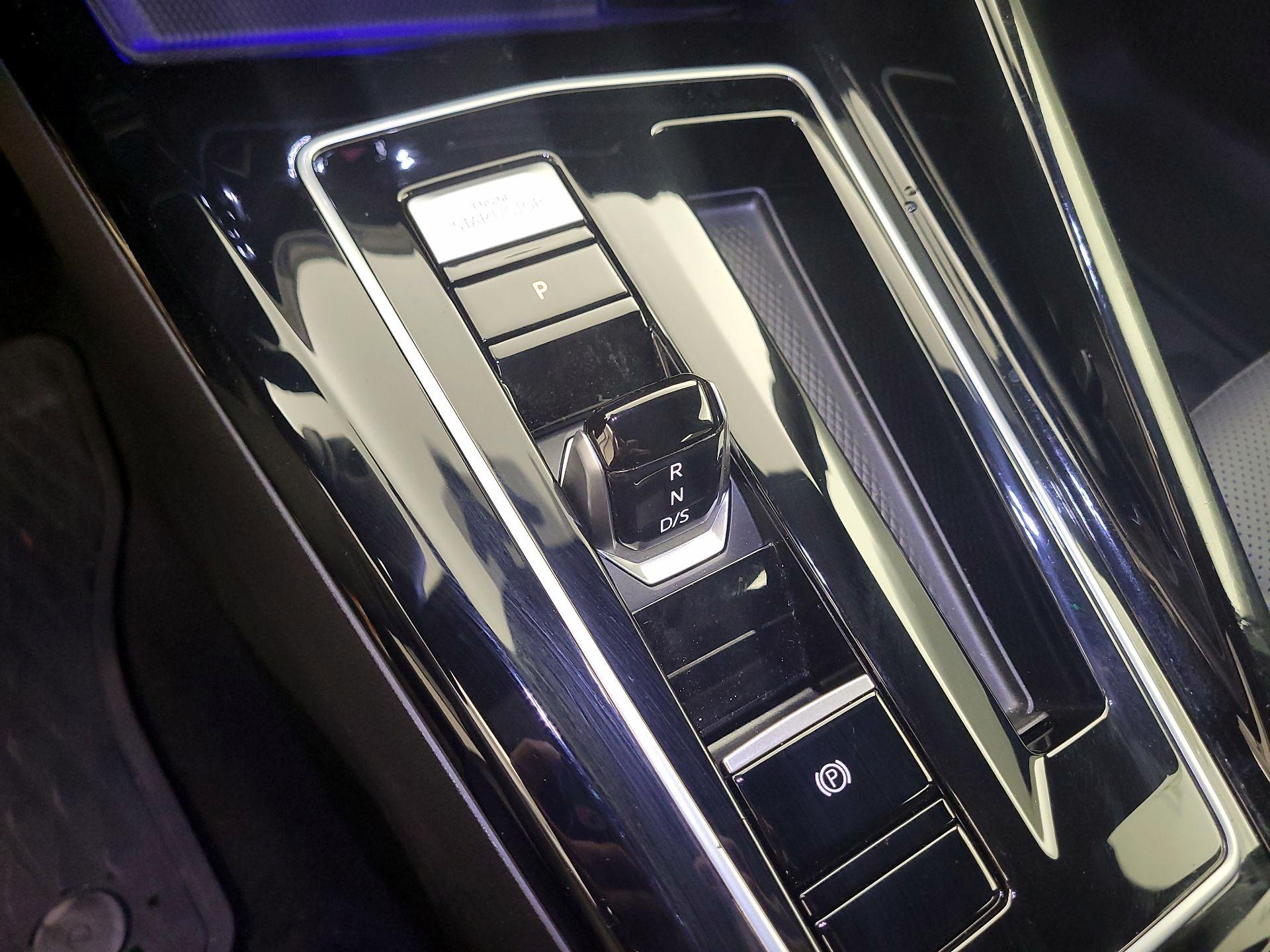 Thumbnail: 2023 Volkswagen Golf - 17