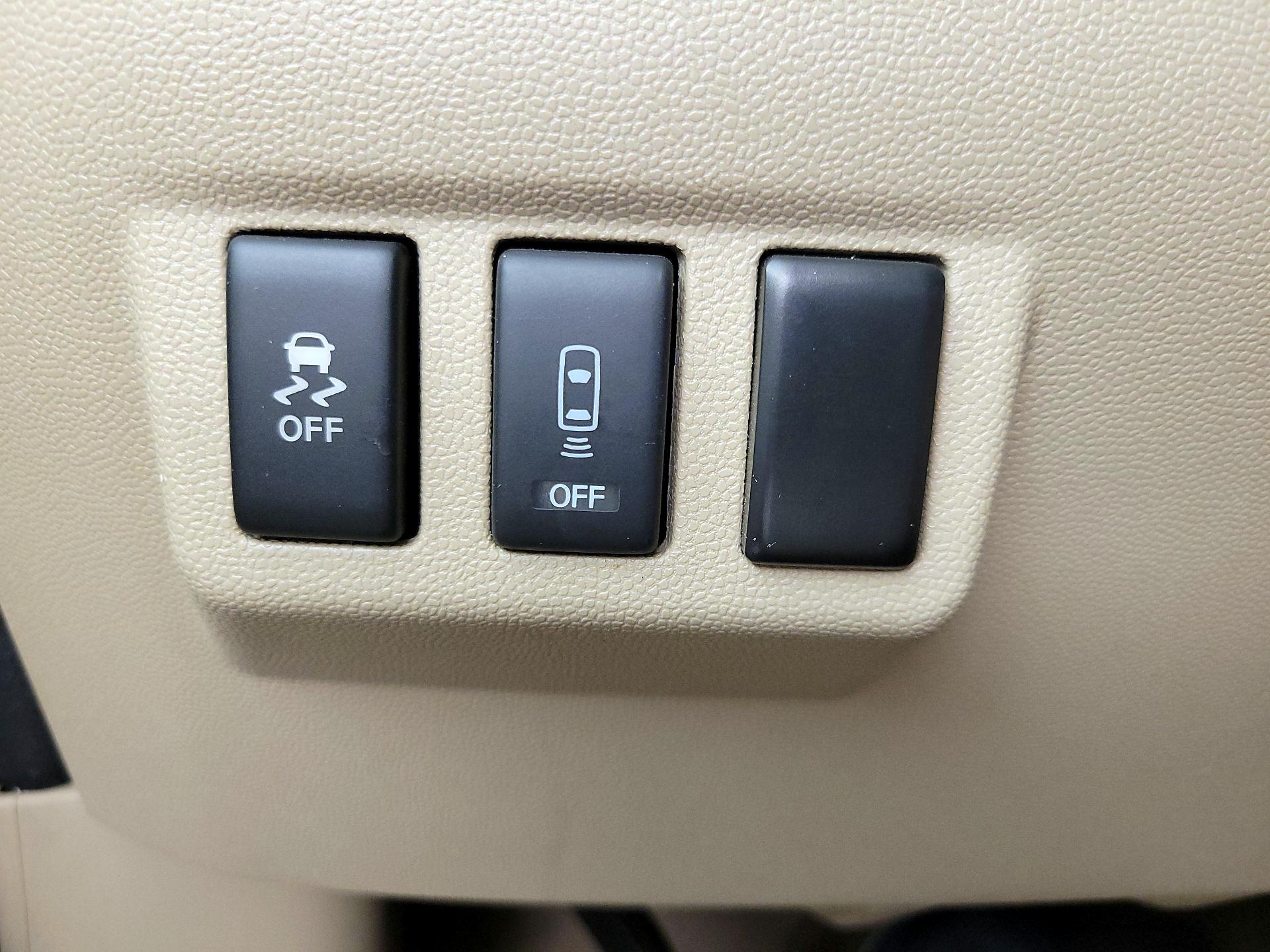 Thumbnail: 2015 Nissan Titan - 13