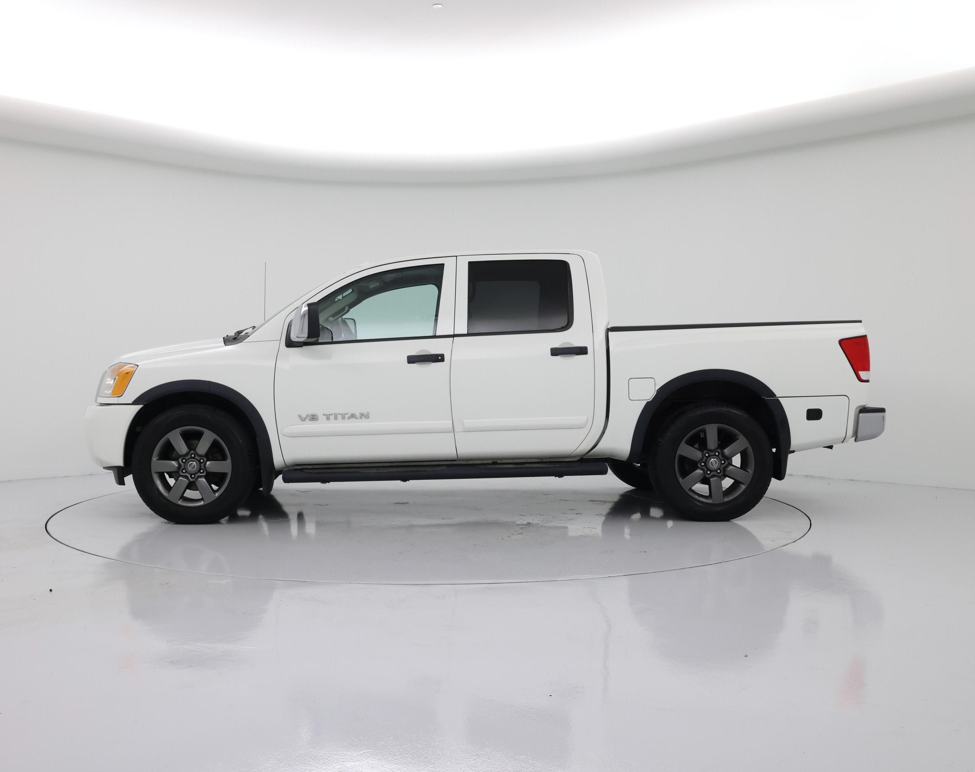 Thumbnail: 2015 Nissan Titan - 3