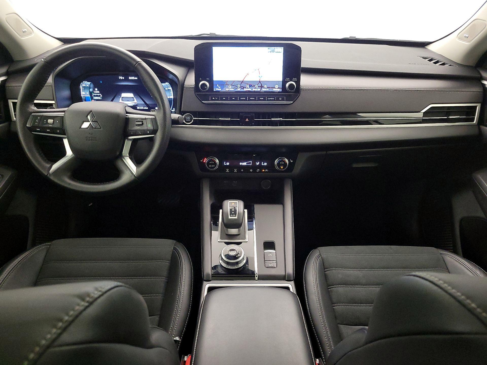 Thumbnail: 2023 Mitsubishi Outlander - 9