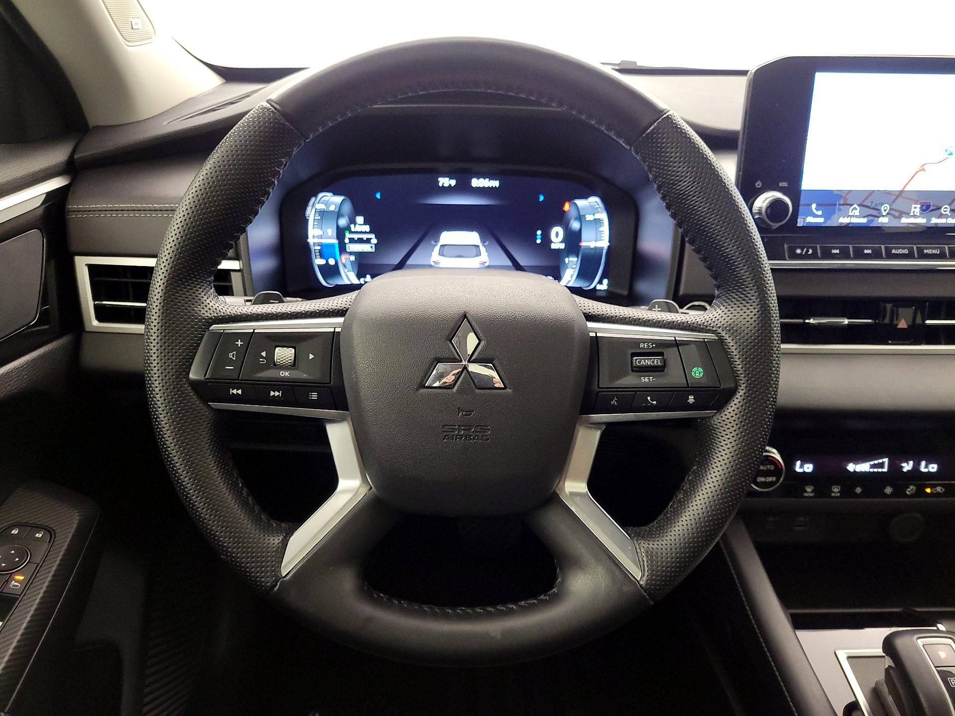 Thumbnail: 2023 Mitsubishi Outlander - 10