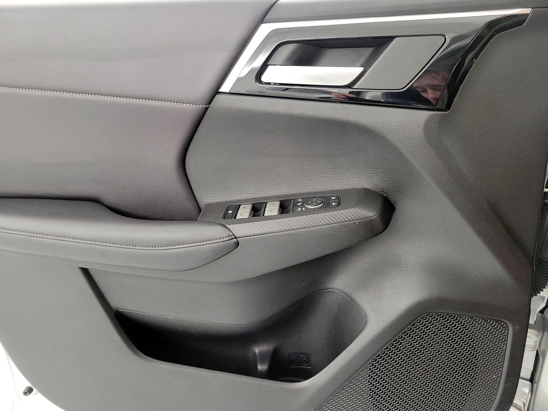 Thumbnail: 2023 Mitsubishi Outlander - 12