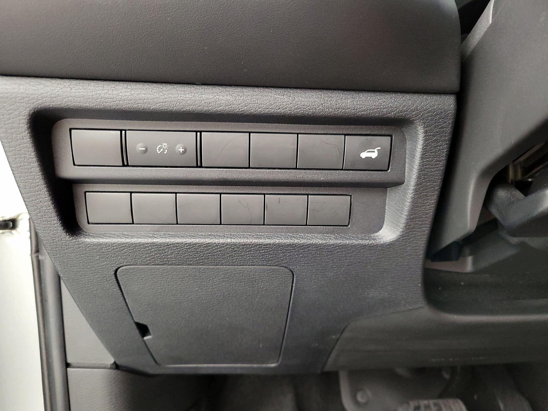 Thumbnail: 2023 Mitsubishi Outlander - 13