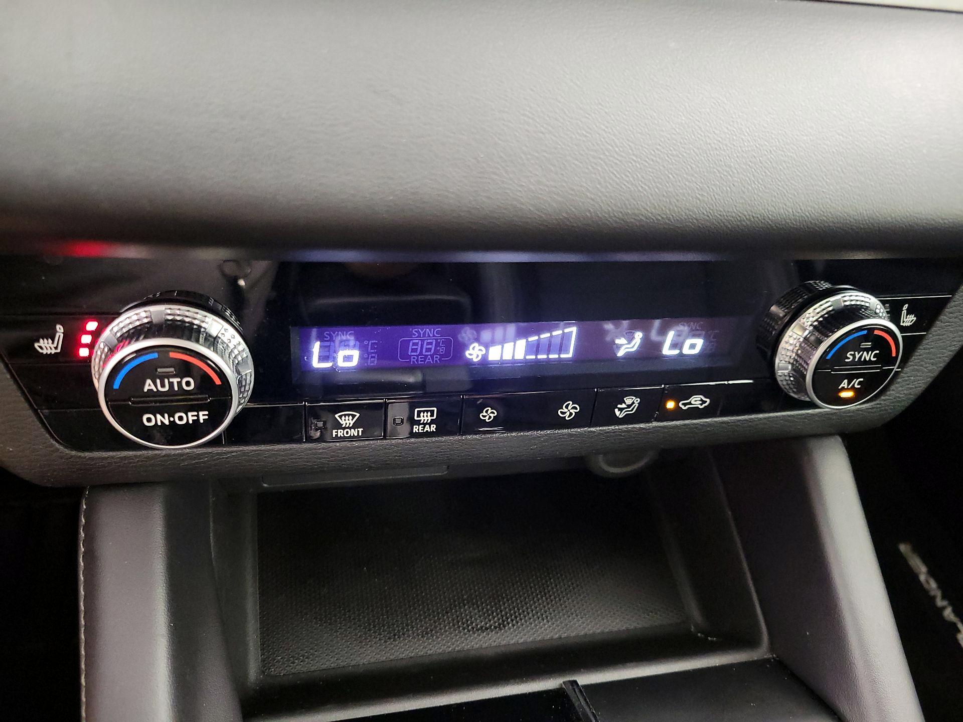 Thumbnail: 2023 Mitsubishi Outlander - 17