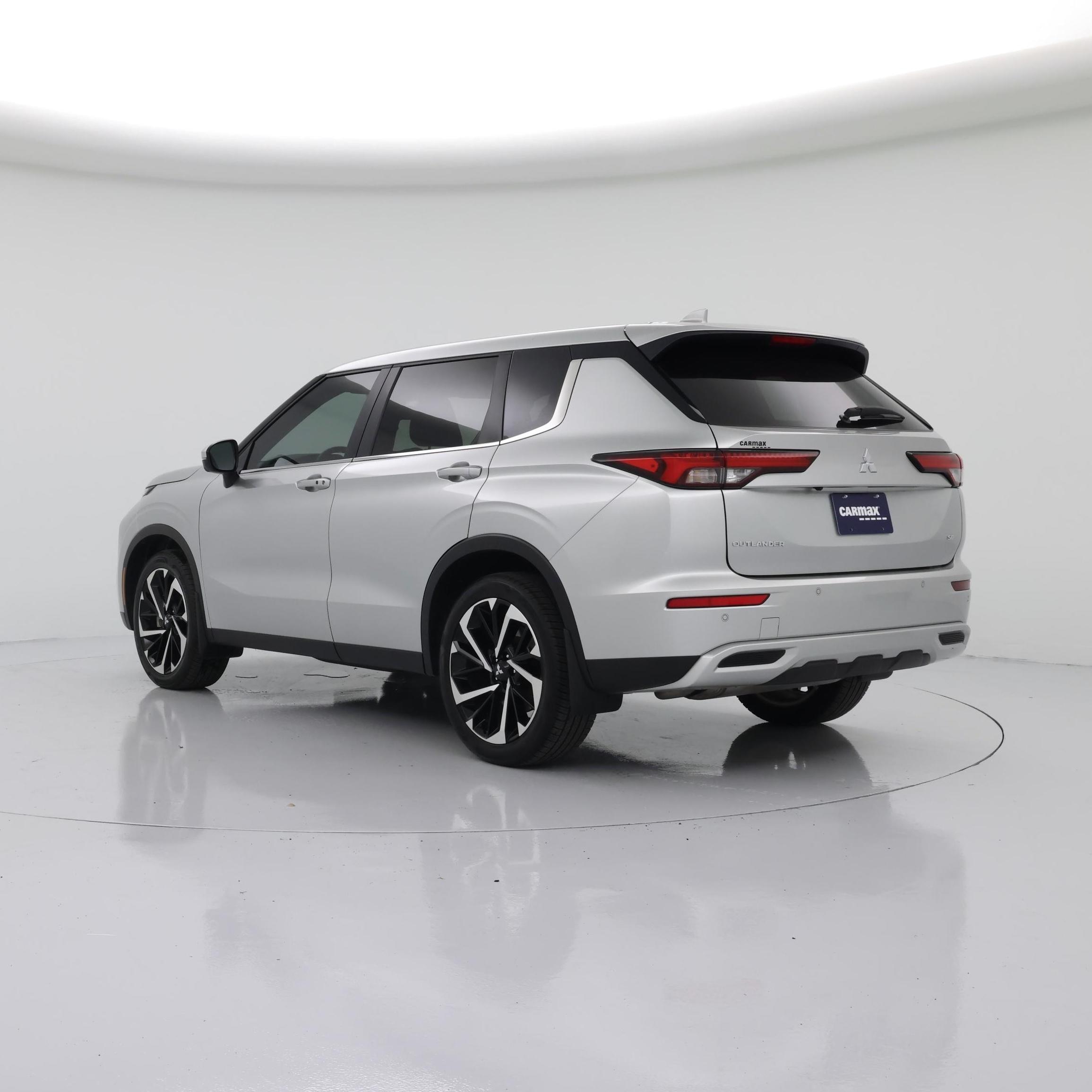 Thumbnail: 2023 Mitsubishi Outlander - 2