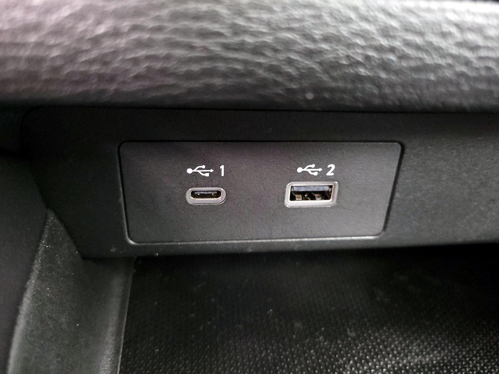 Thumbnail: 2023 Mitsubishi Outlander - 19