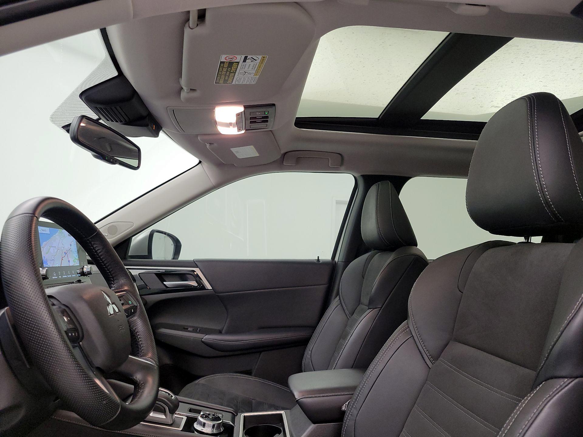 Thumbnail: 2023 Mitsubishi Outlander - 20