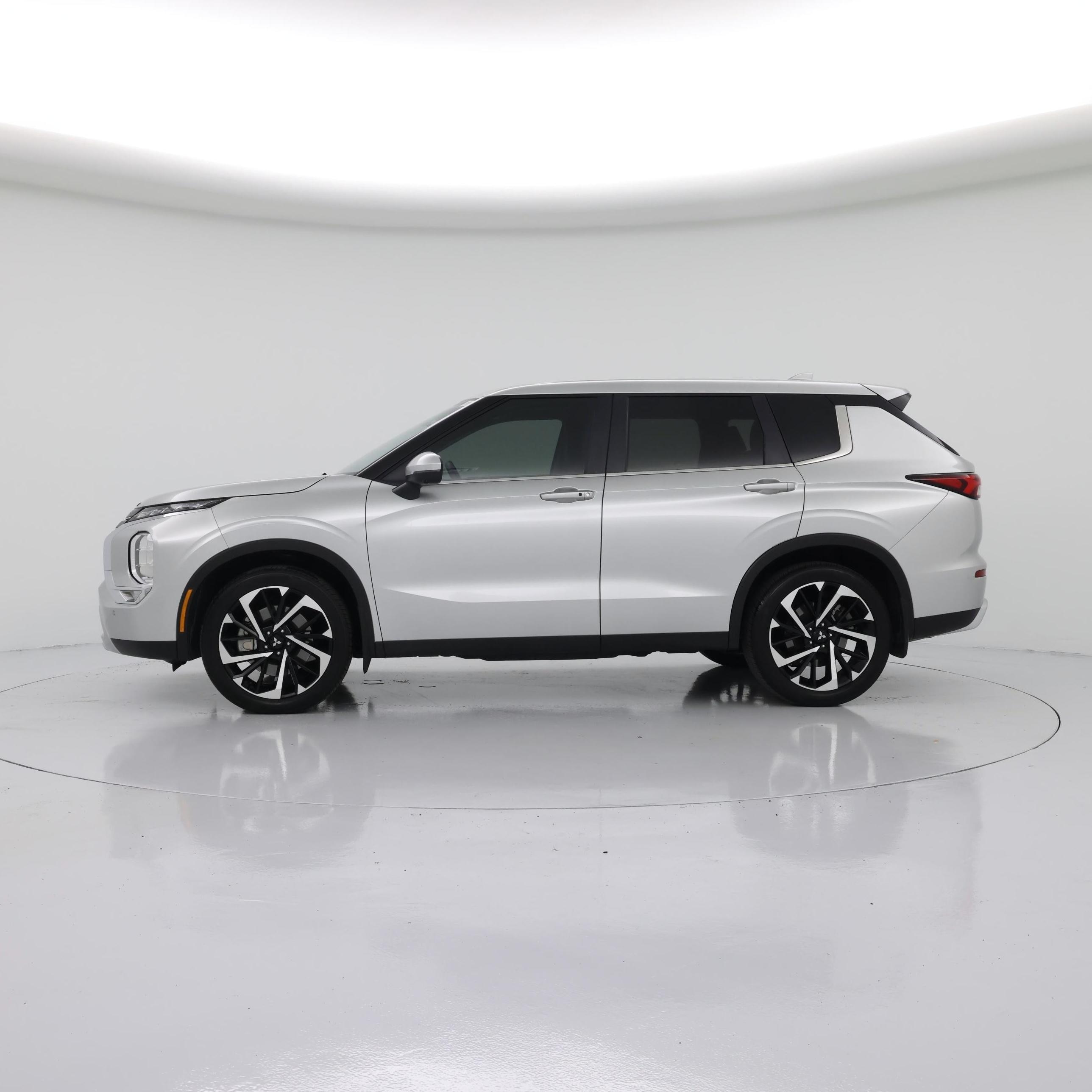Thumbnail: 2023 Mitsubishi Outlander - 3