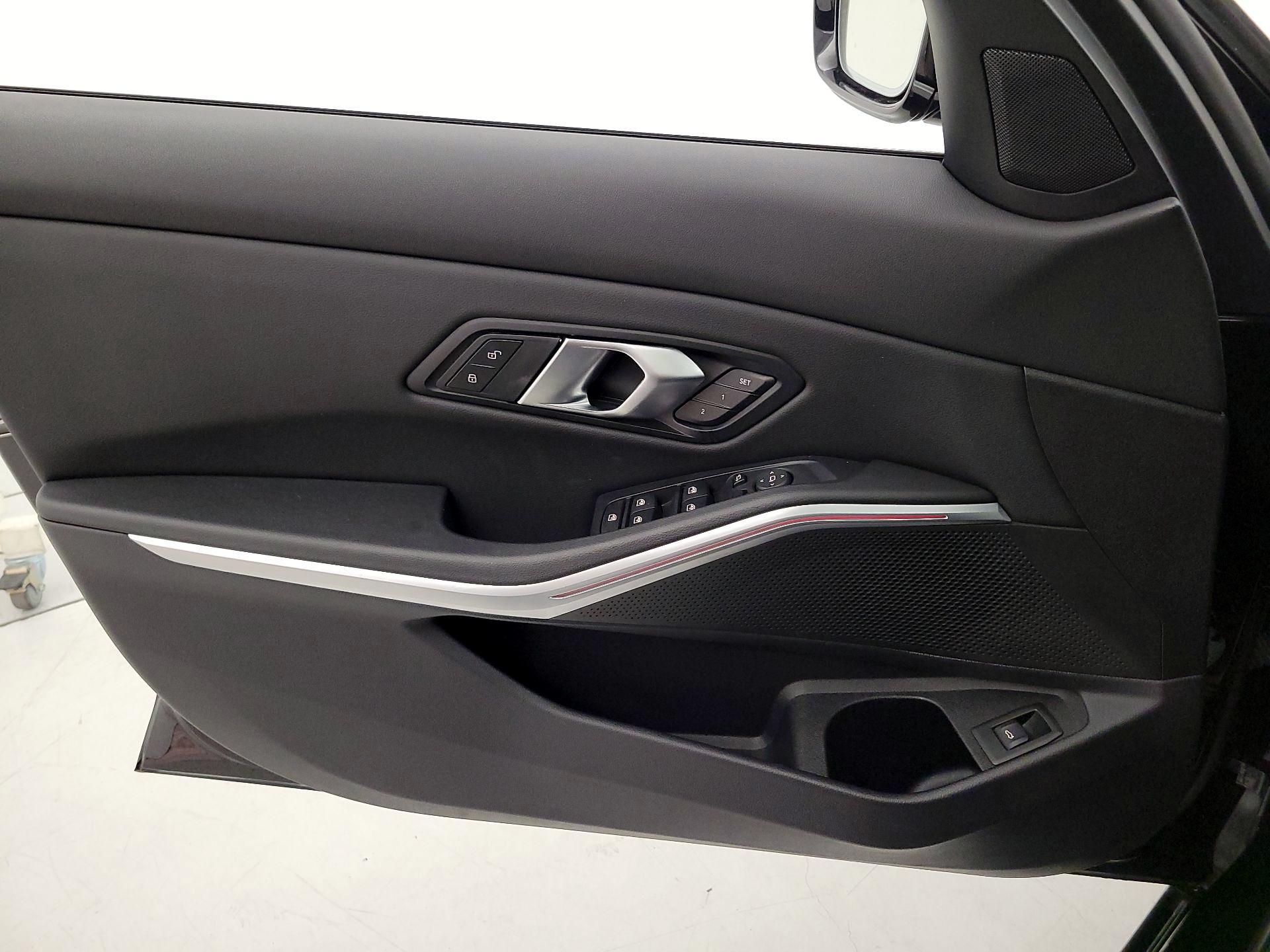 Thumbnail: 2024 BMW 3 Series - 12