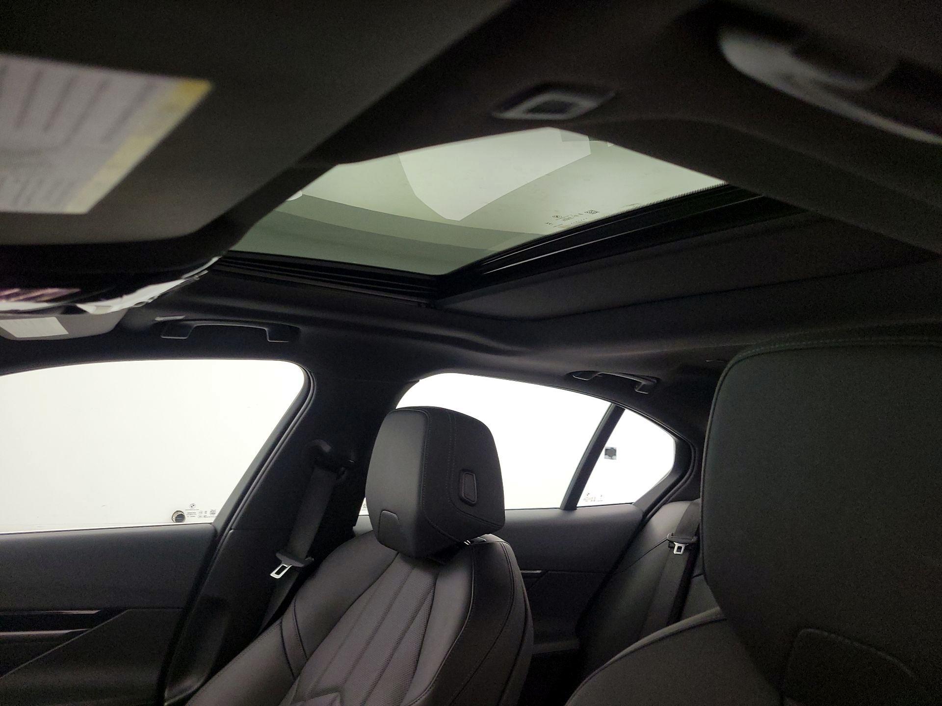 Thumbnail: 2024 BMW 5 Series - 19