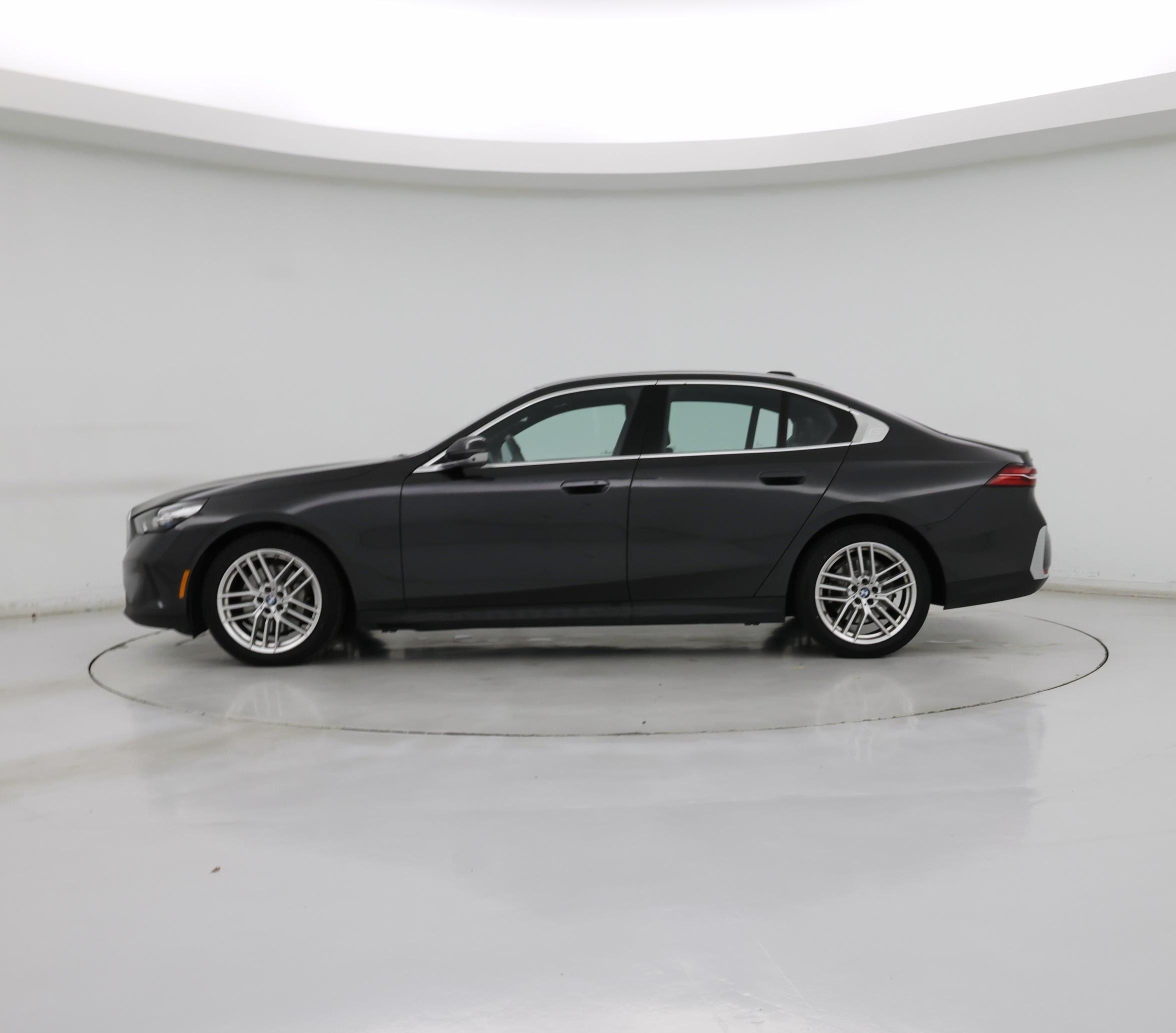 Thumbnail: 2024 BMW 5 Series - 3