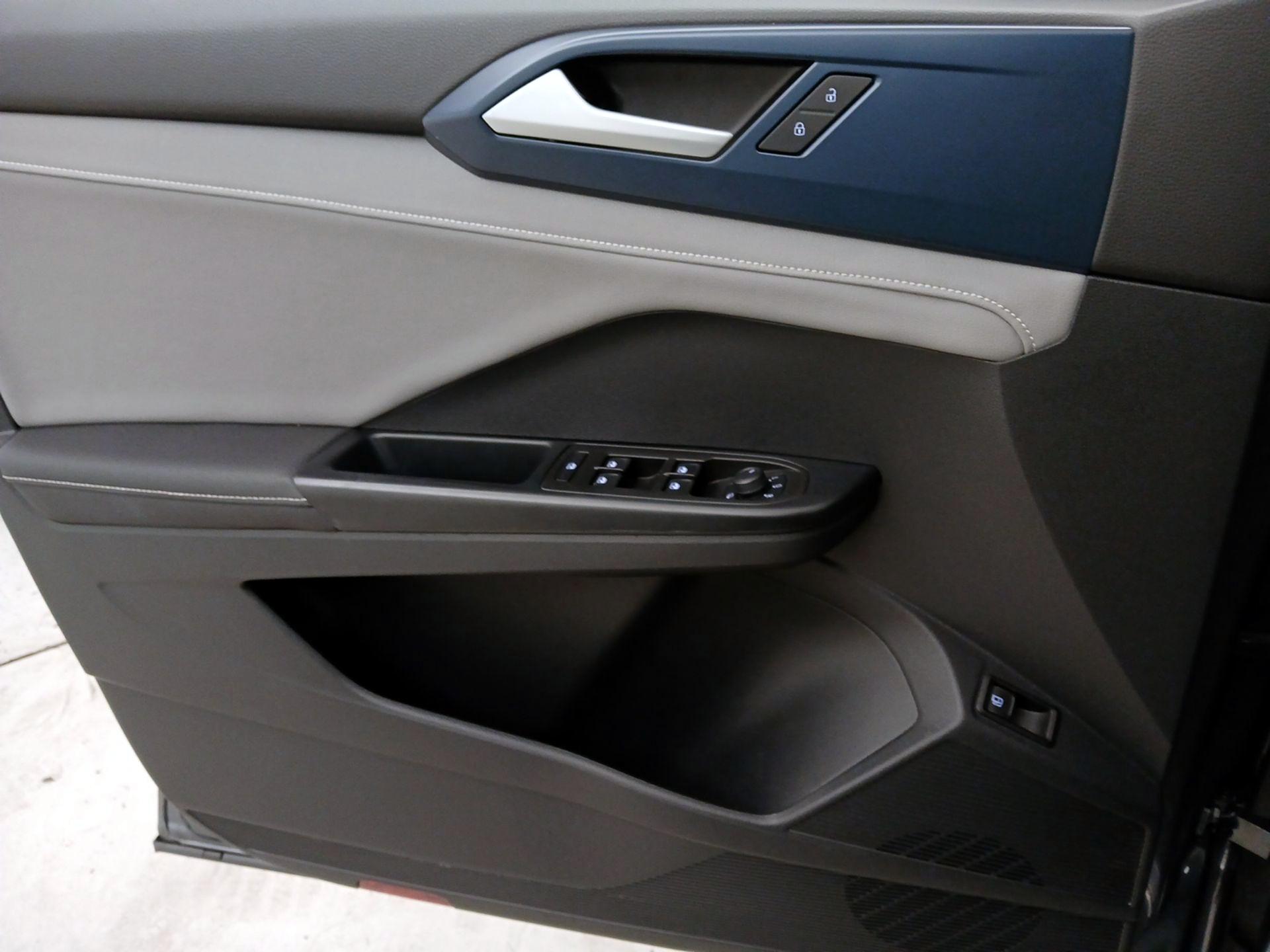 Thumbnail: 2024 Volkswagen Taos - 12