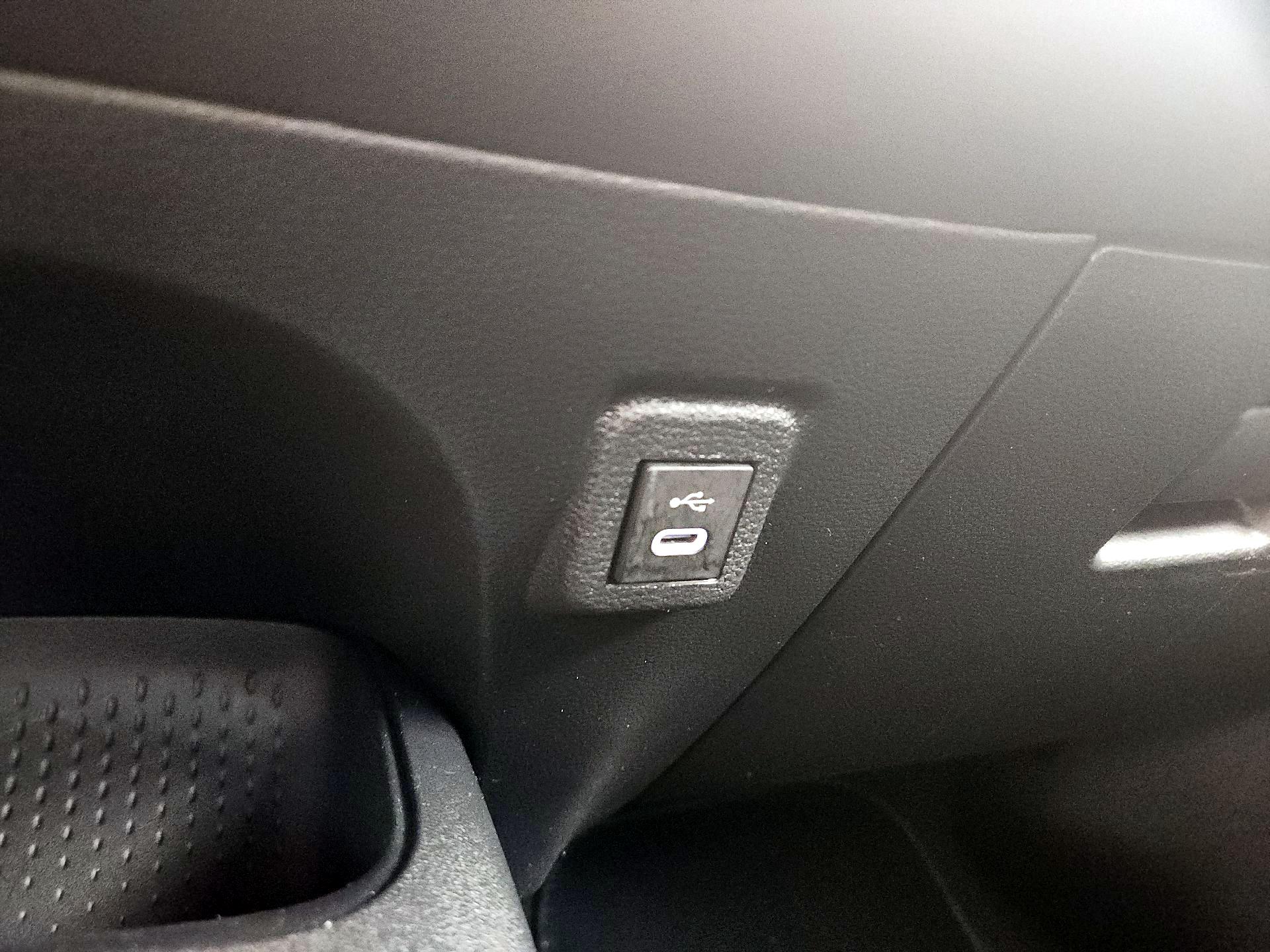 Thumbnail: 2025 Toyota Corolla - 18