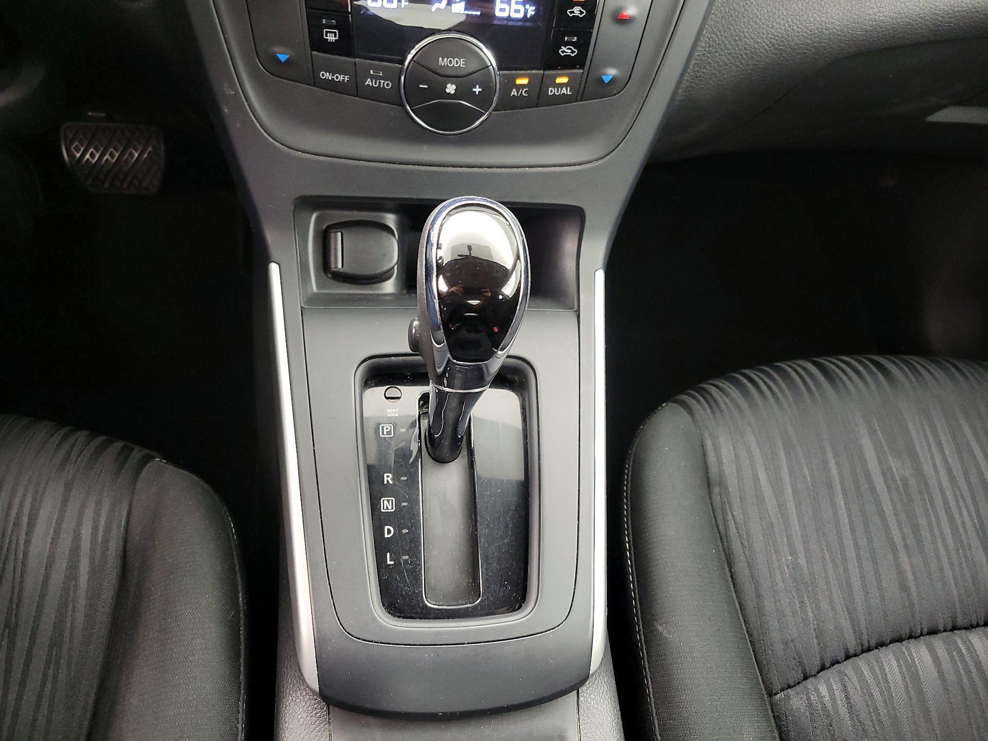 Thumbnail: 2019 Nissan Sentra - 17