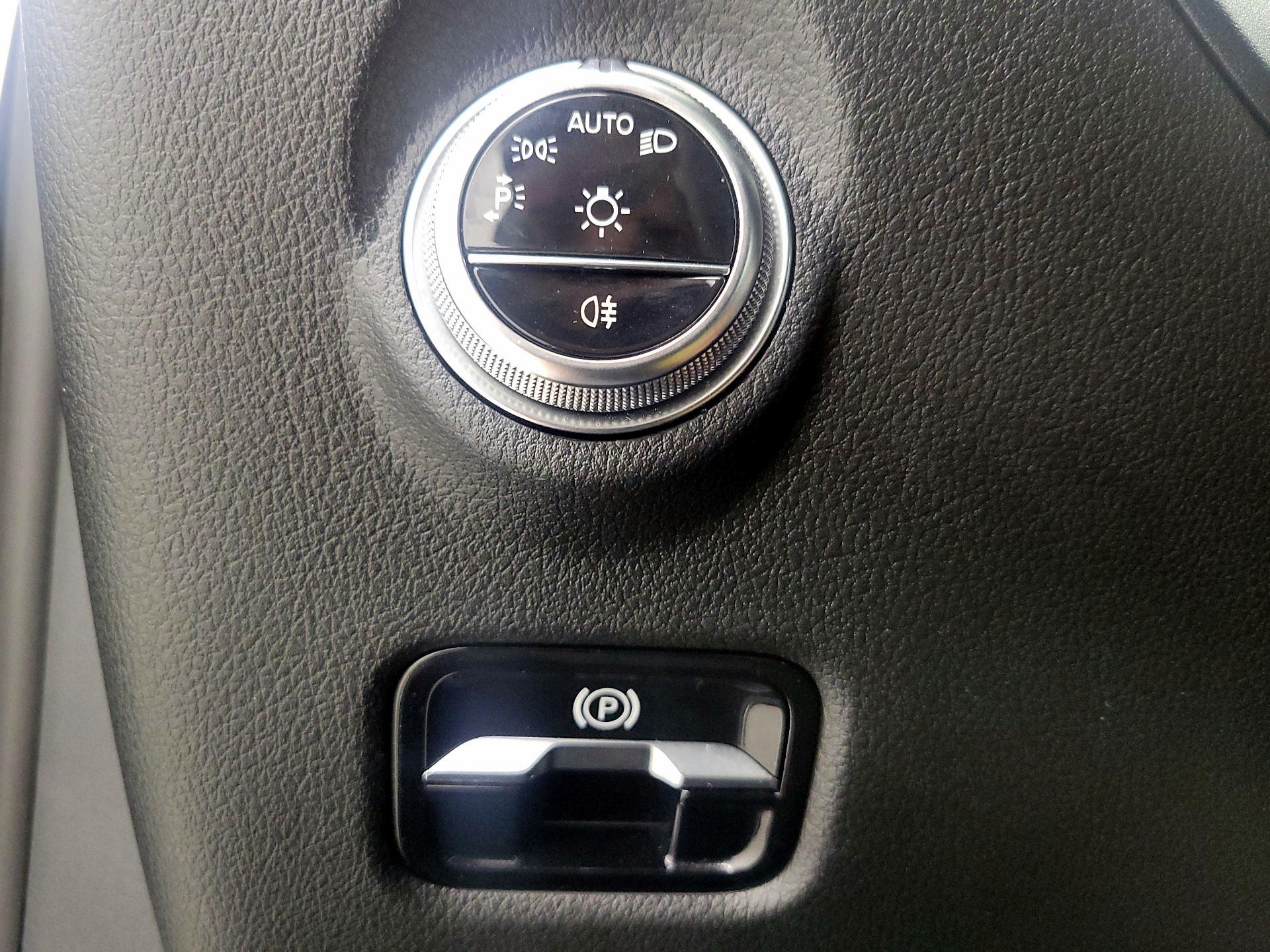 Thumbnail: 2024 Mercedes-Benz C-Class - 13