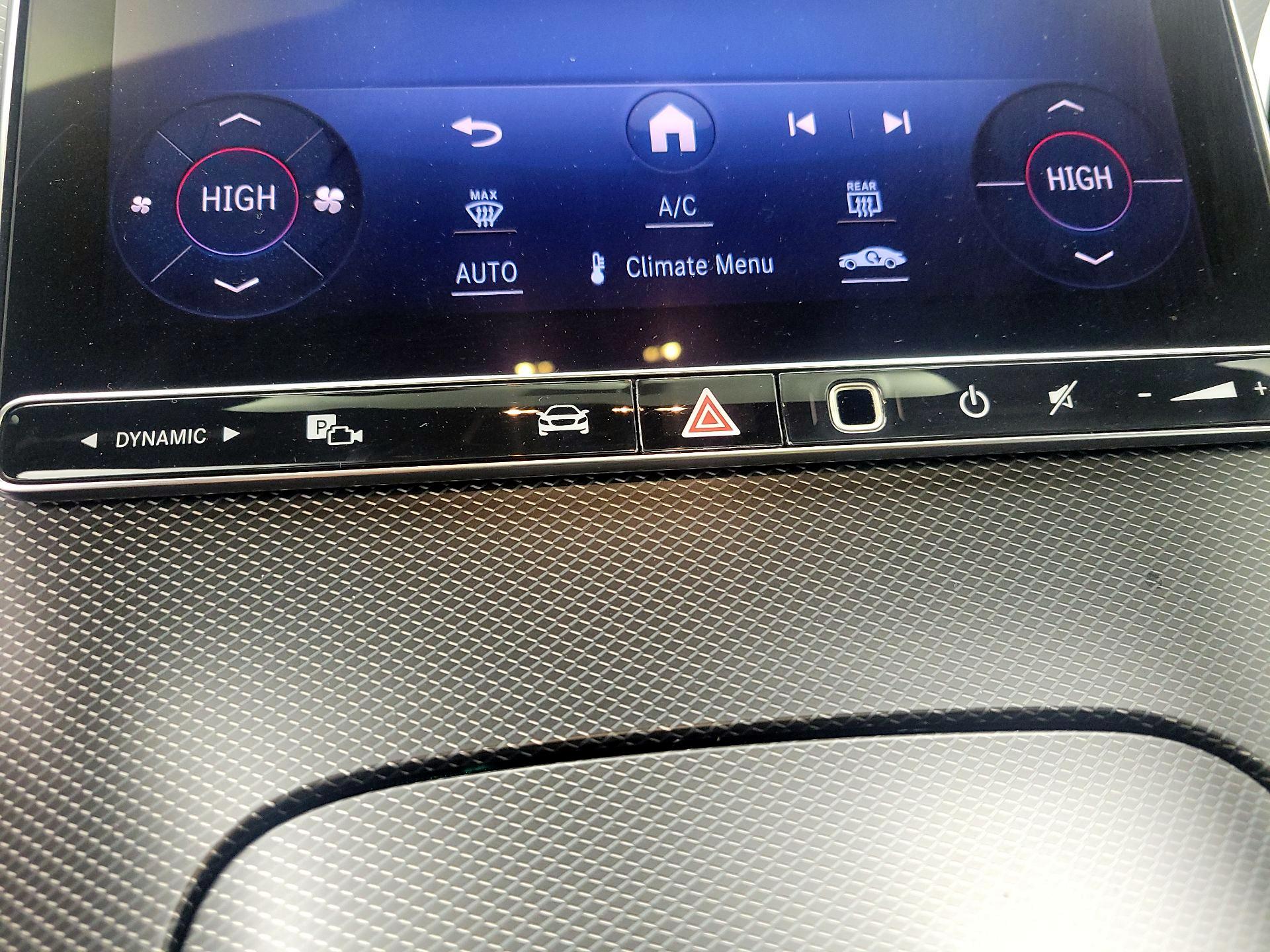 Thumbnail: 2024 Mercedes-Benz C-Class - 16