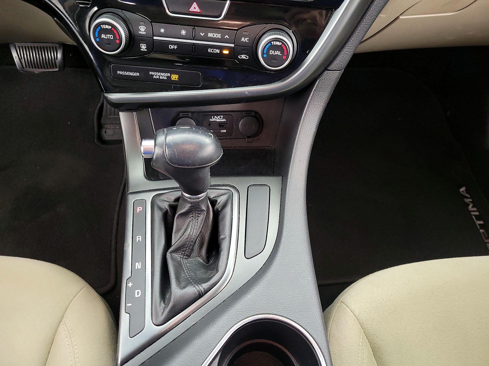 Thumbnail: 2015 Kia Optima - 17