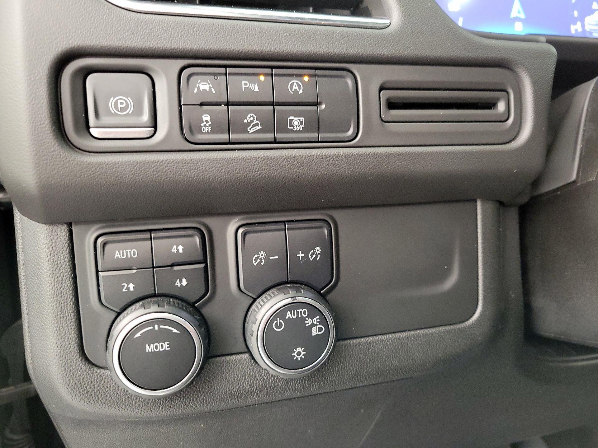 Thumbnail: 2023 Chevrolet Suburban - 13