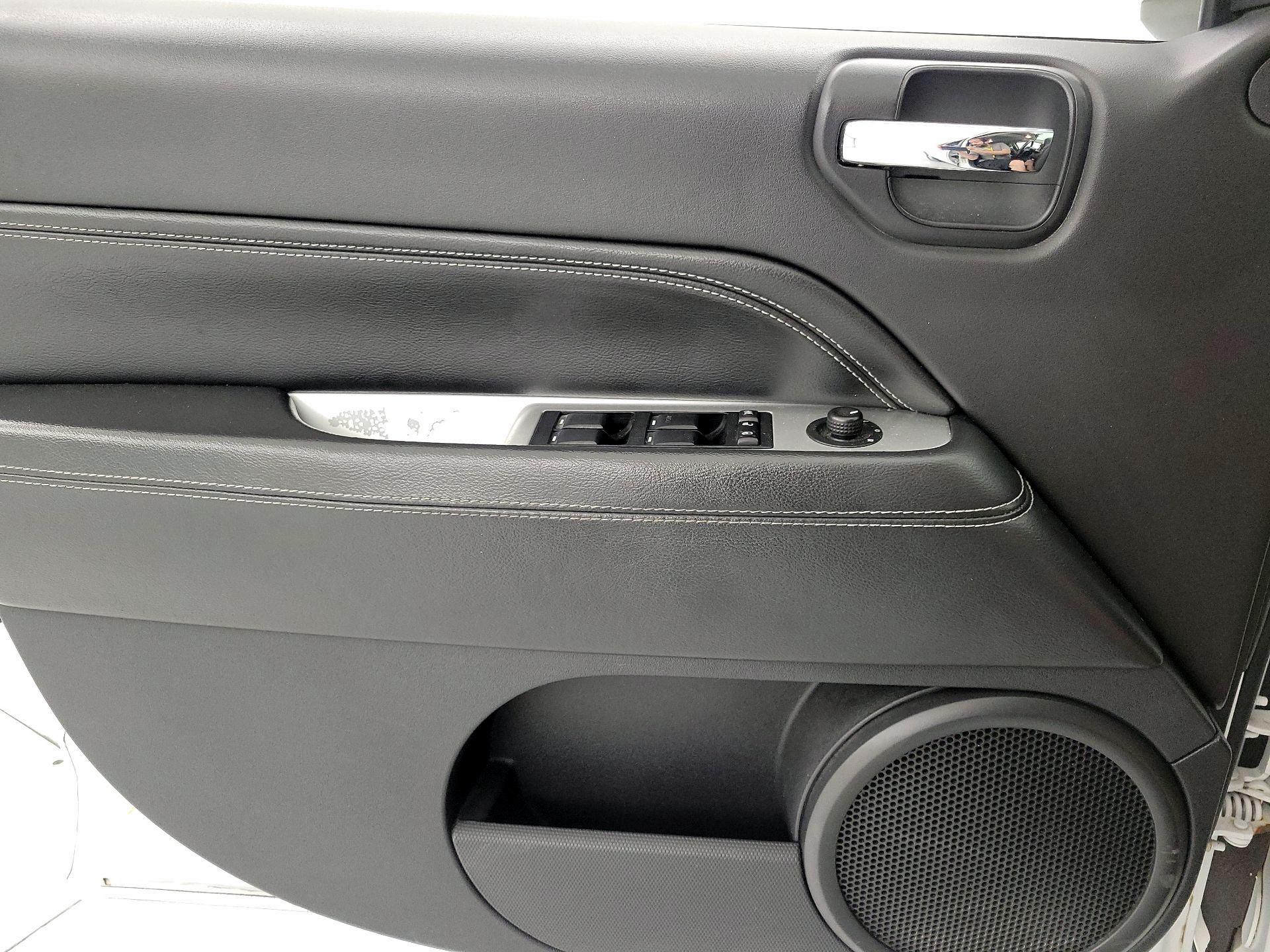 Thumbnail: 2014 Jeep Compass - 12