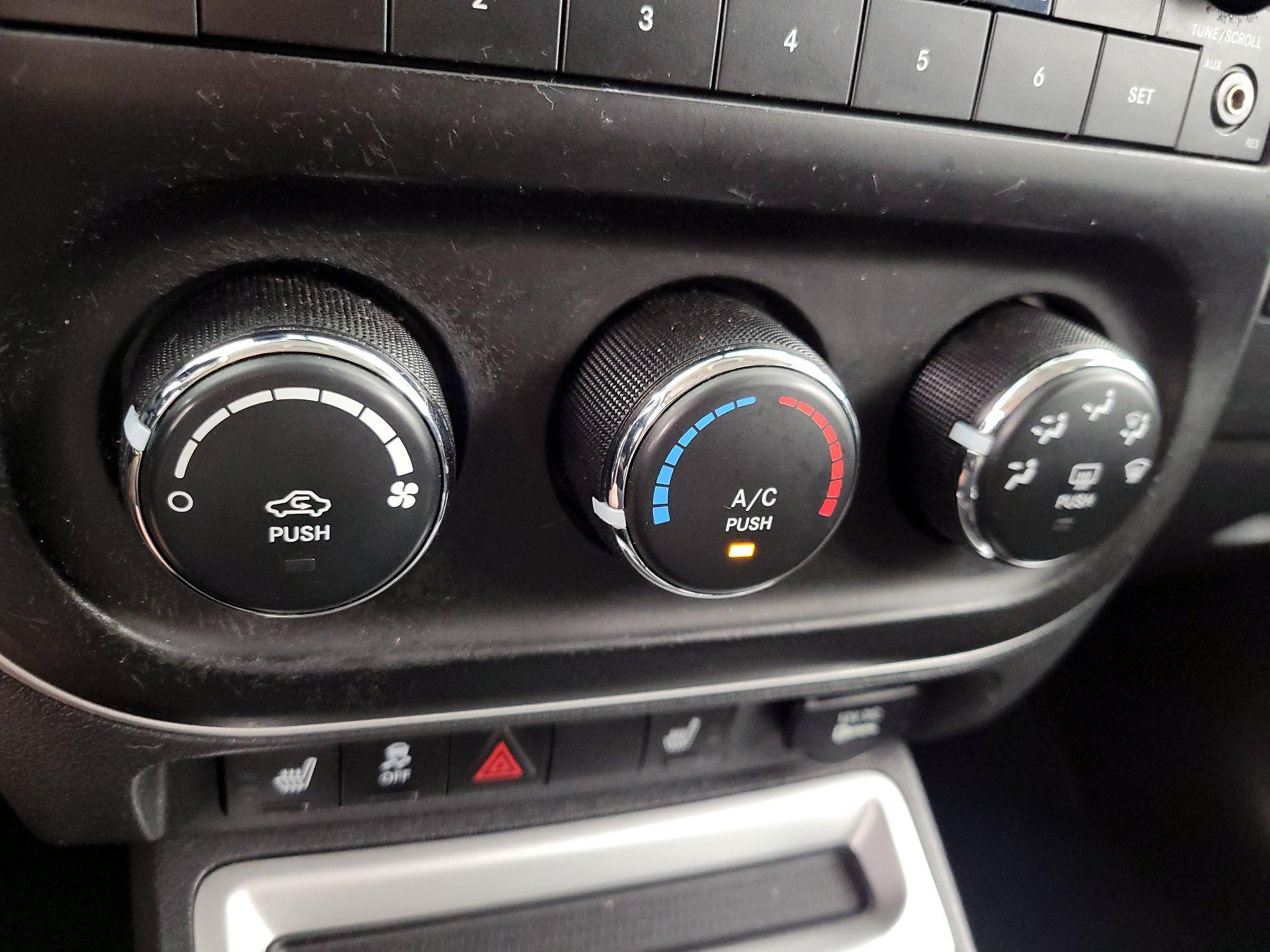 Thumbnail: 2014 Jeep Compass - 14