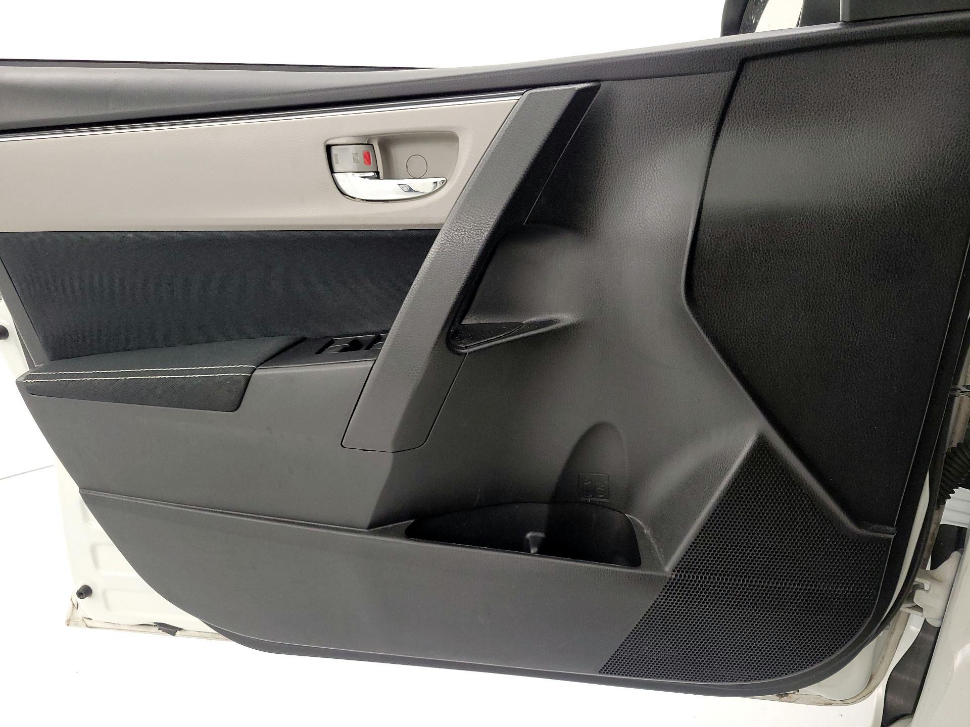 Thumbnail: 2018 Toyota Corolla - 12