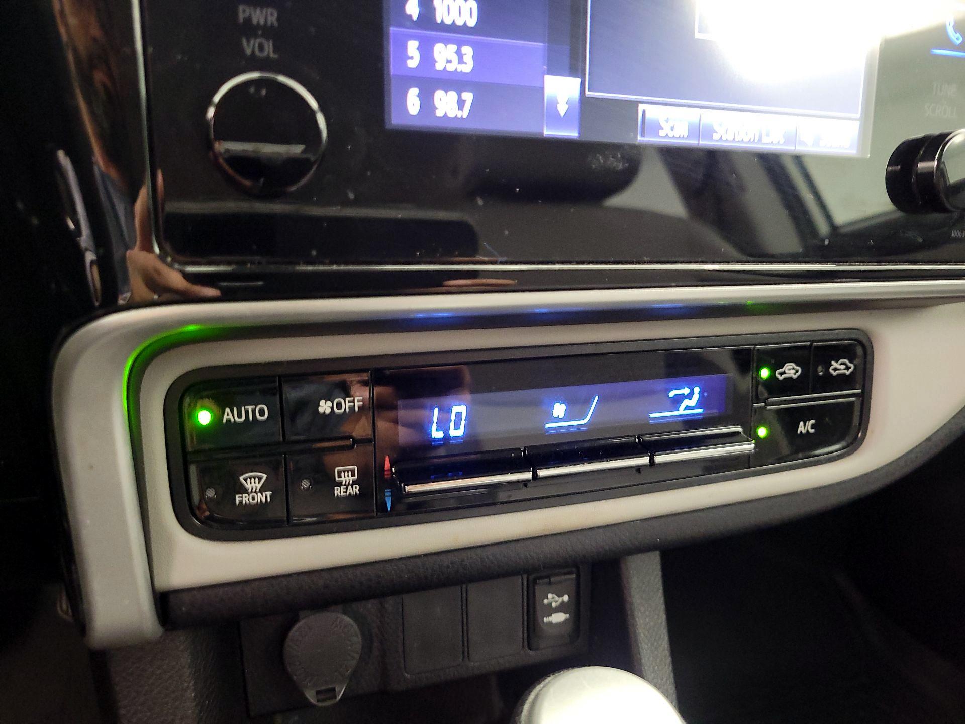 Thumbnail: 2018 Toyota Corolla - 16