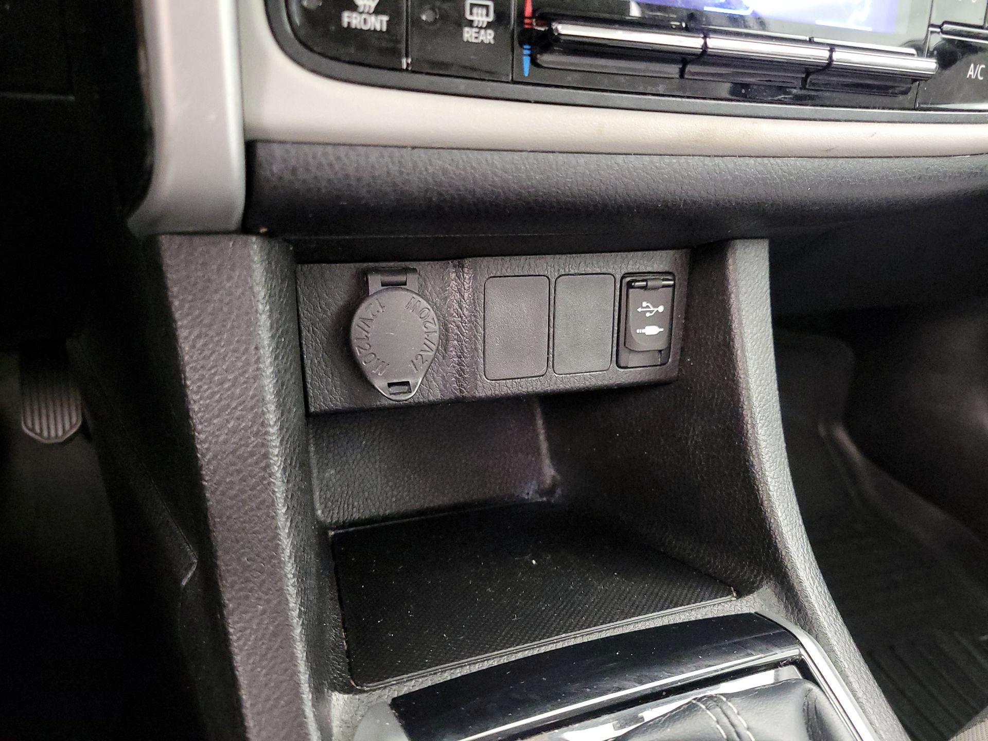 Thumbnail: 2018 Toyota Corolla - 18