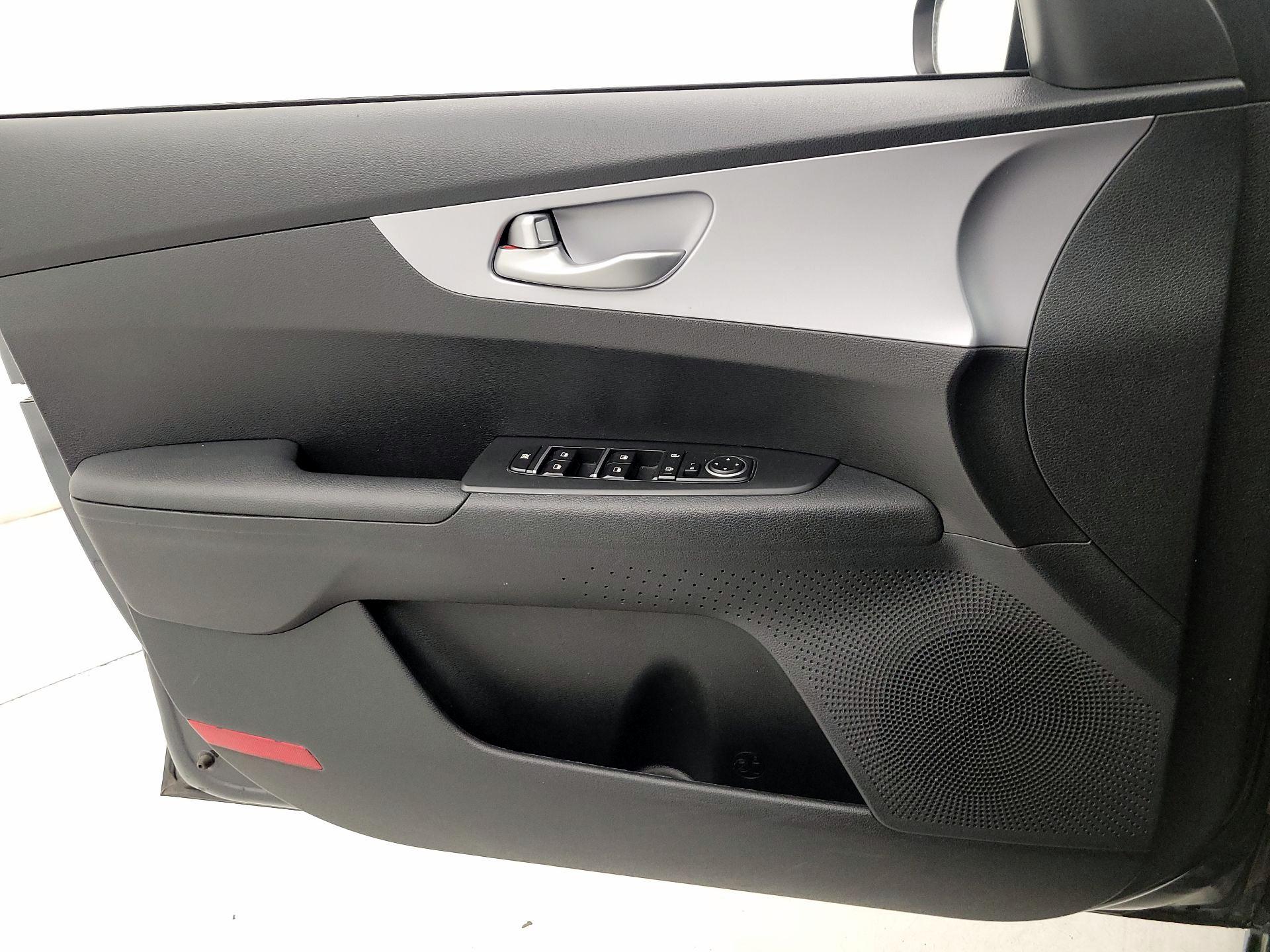 Thumbnail: 2024 Kia Forte - 12