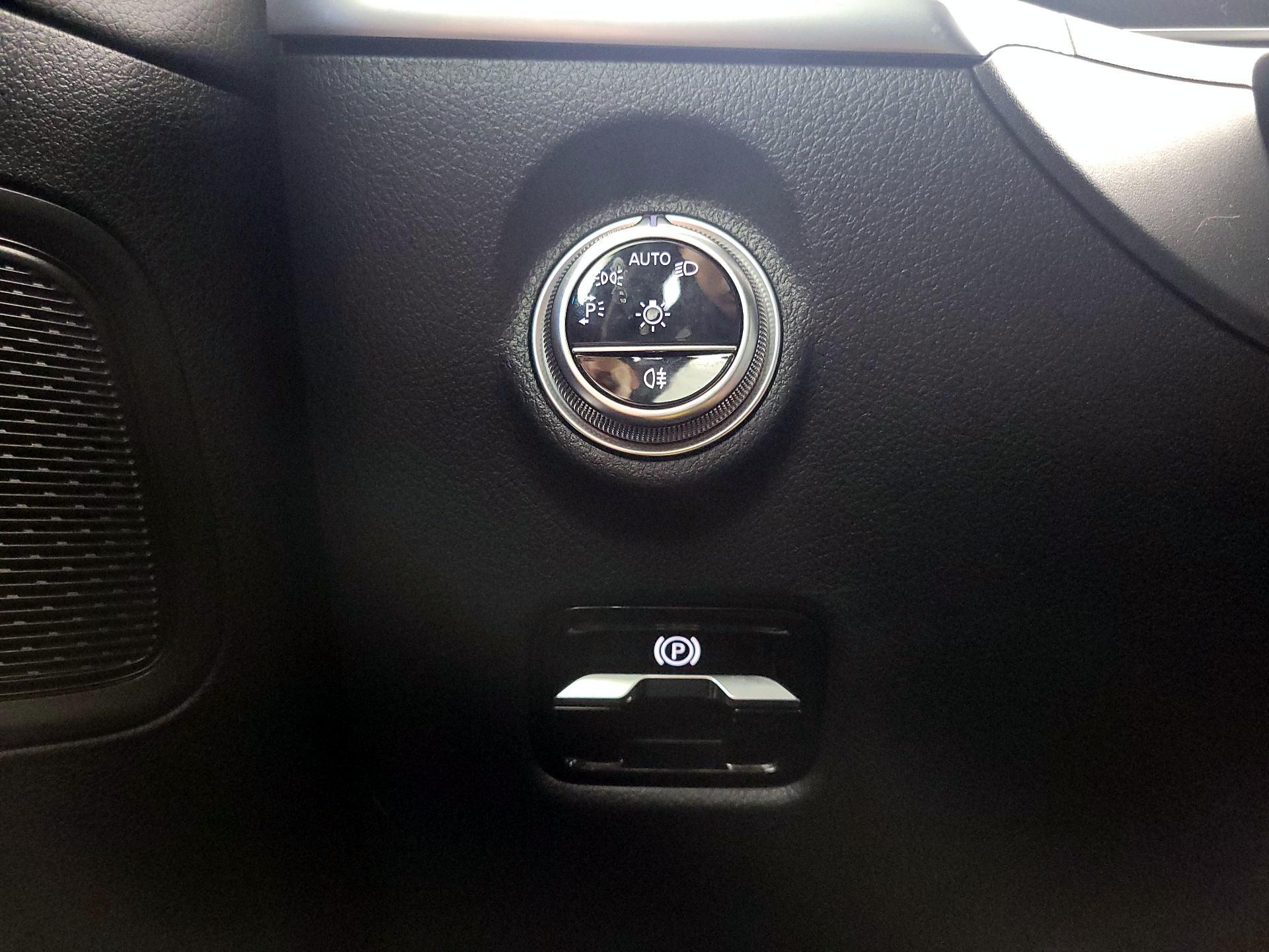 Thumbnail: 2024 Mercedes-Benz C-Class - 13