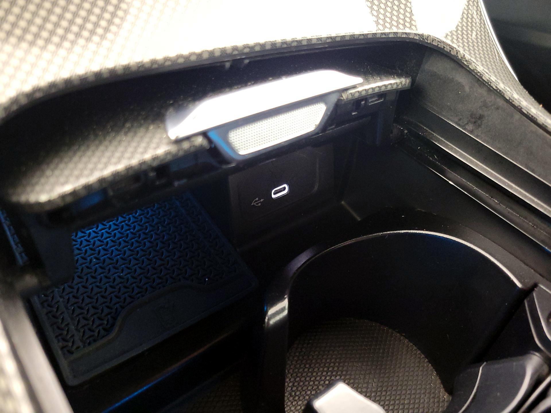 Thumbnail: 2024 Mercedes-Benz C-Class - 18