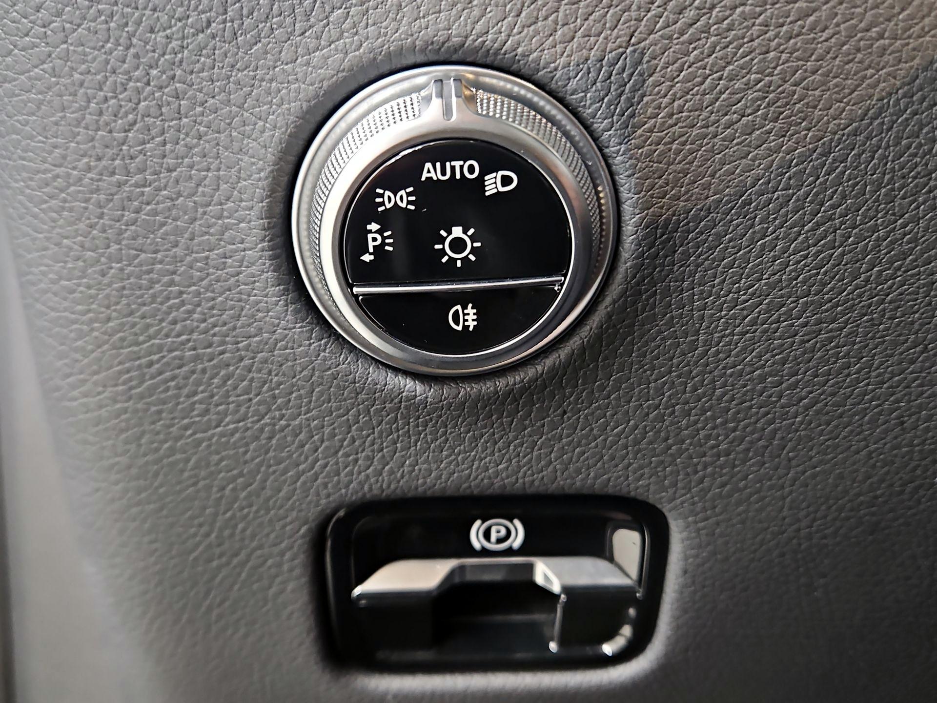 Thumbnail: 2024 Mercedes-Benz GLC - 13