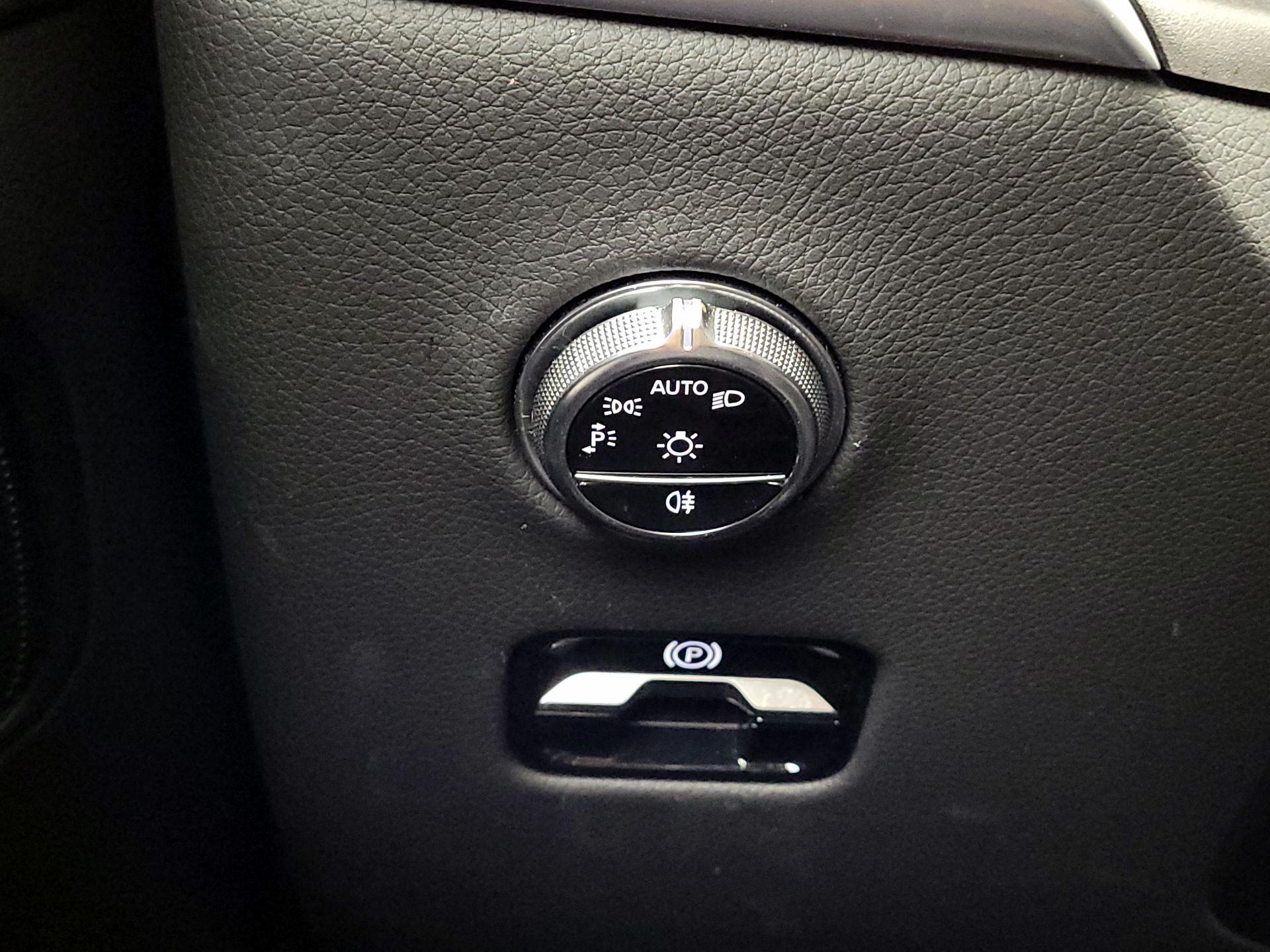 Thumbnail: 2024 Mercedes-Benz GLC - 13