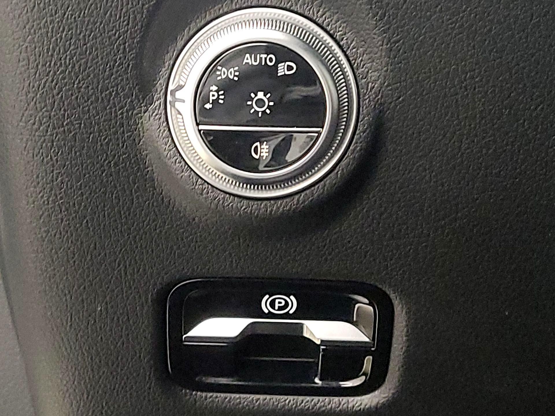 Thumbnail: 2024 Mercedes-Benz C-Class - 13