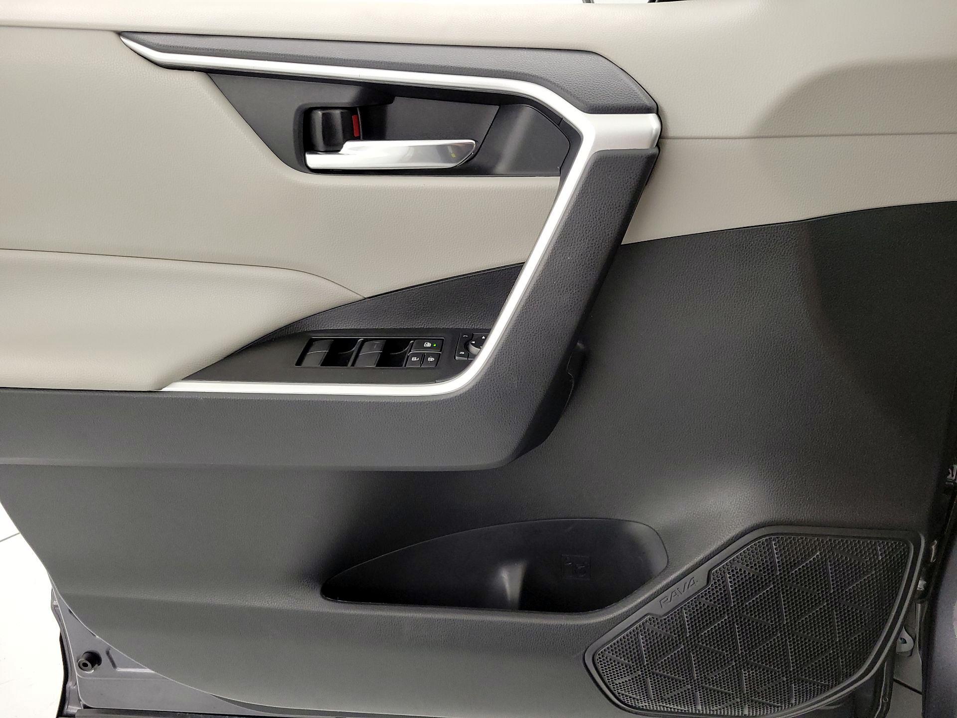 Thumbnail: 2021 Toyota RAV4 - 12