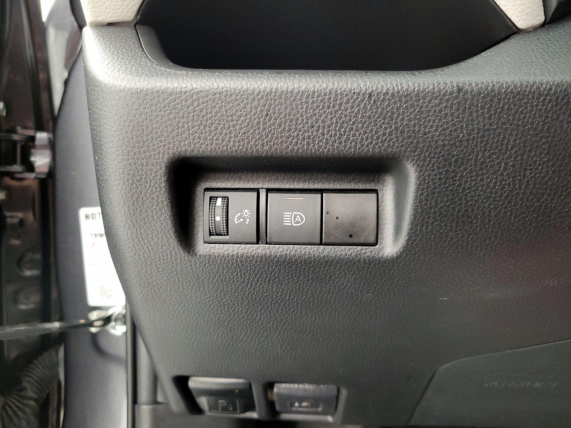 Thumbnail: 2021 Toyota RAV4 - 13