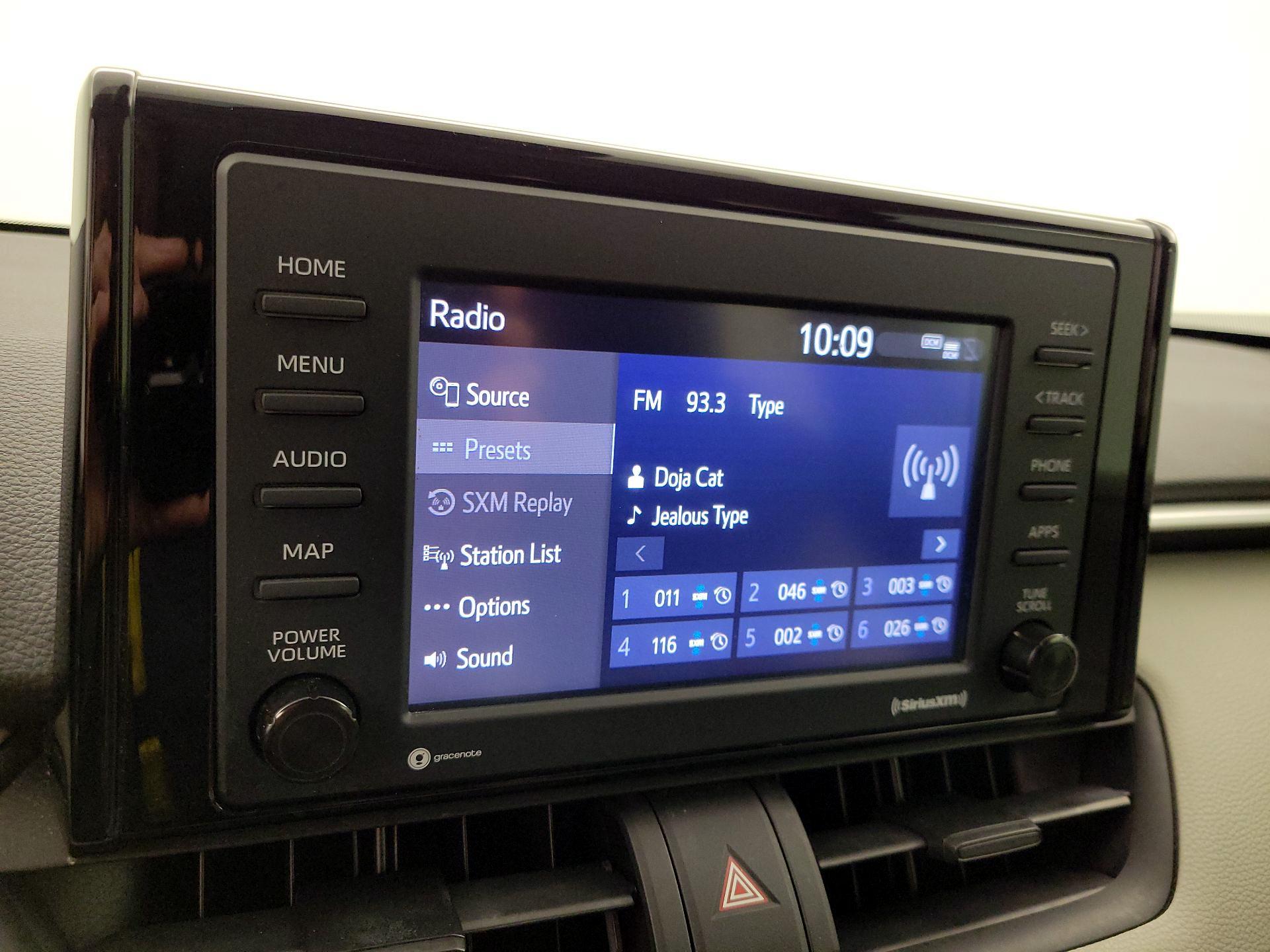 Thumbnail: 2021 Toyota RAV4 - 15