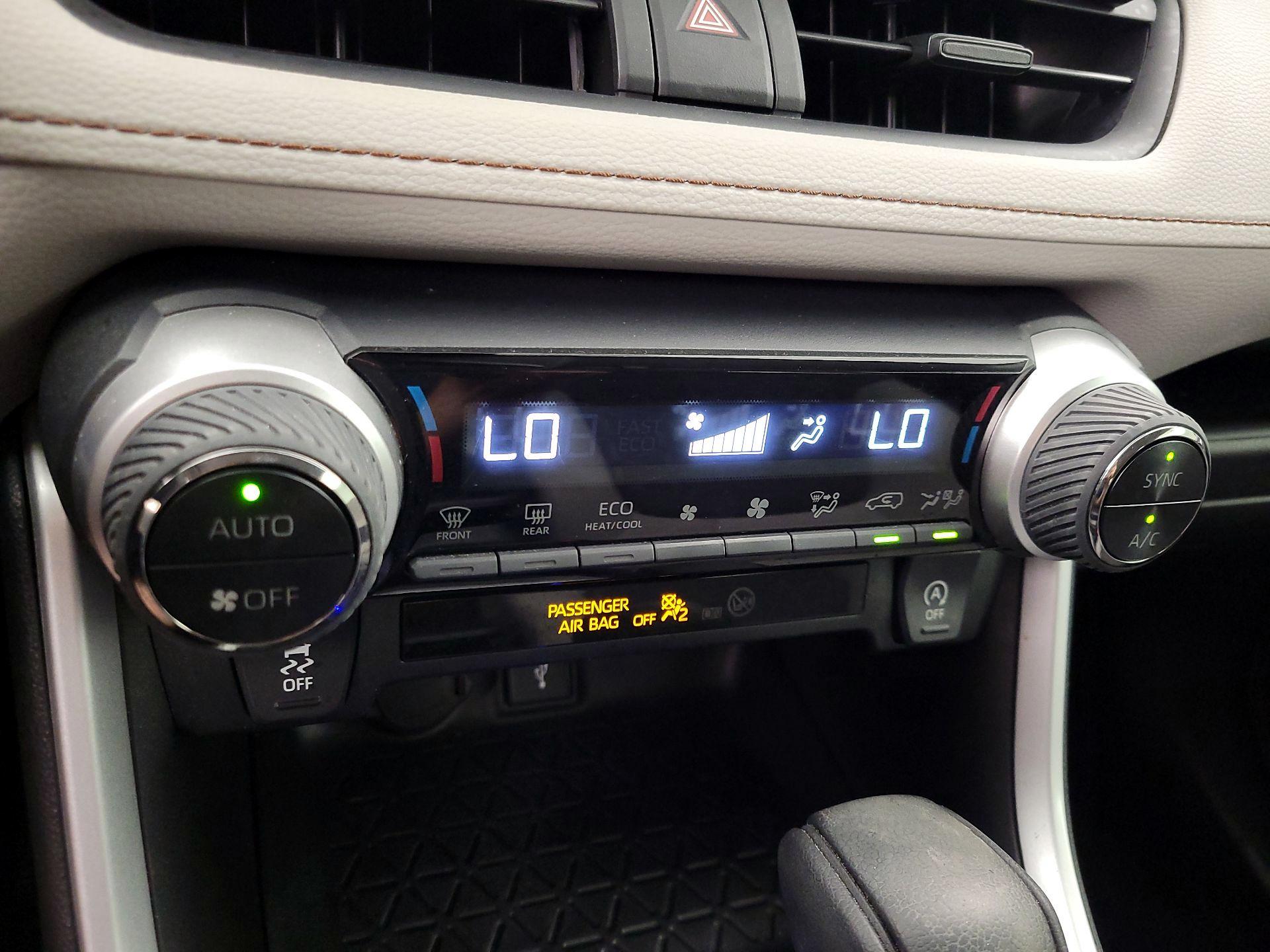 Thumbnail: 2021 Toyota RAV4 - 16