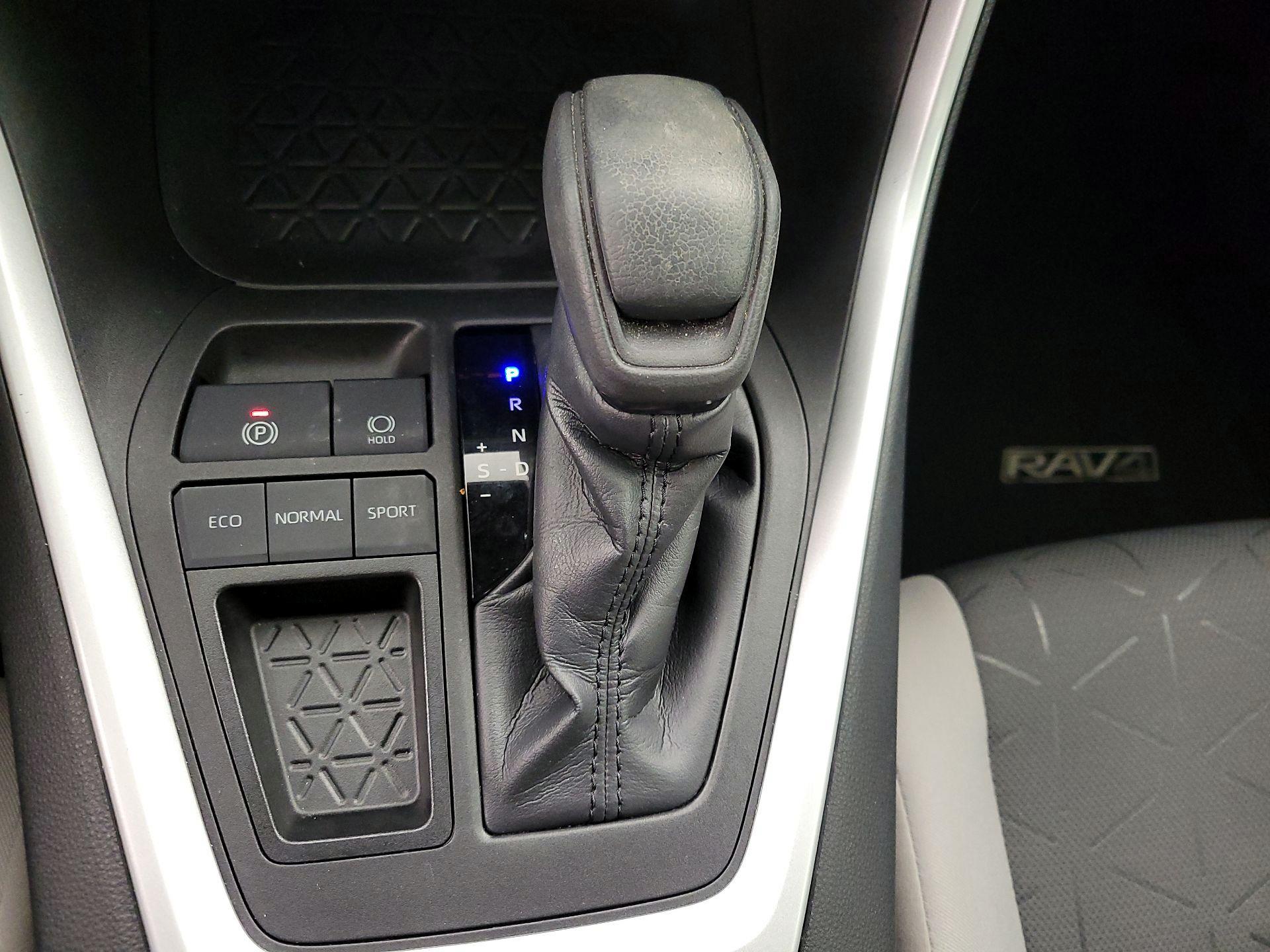 Thumbnail: 2021 Toyota RAV4 - 17