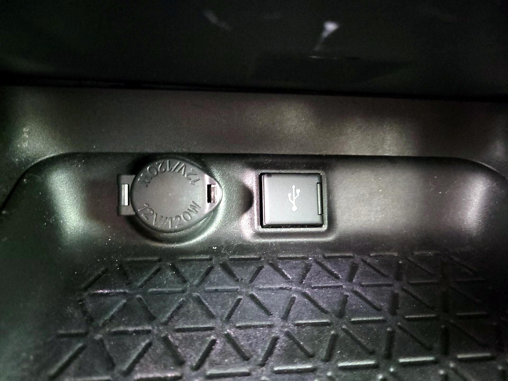 Thumbnail: 2021 Toyota RAV4 - 18