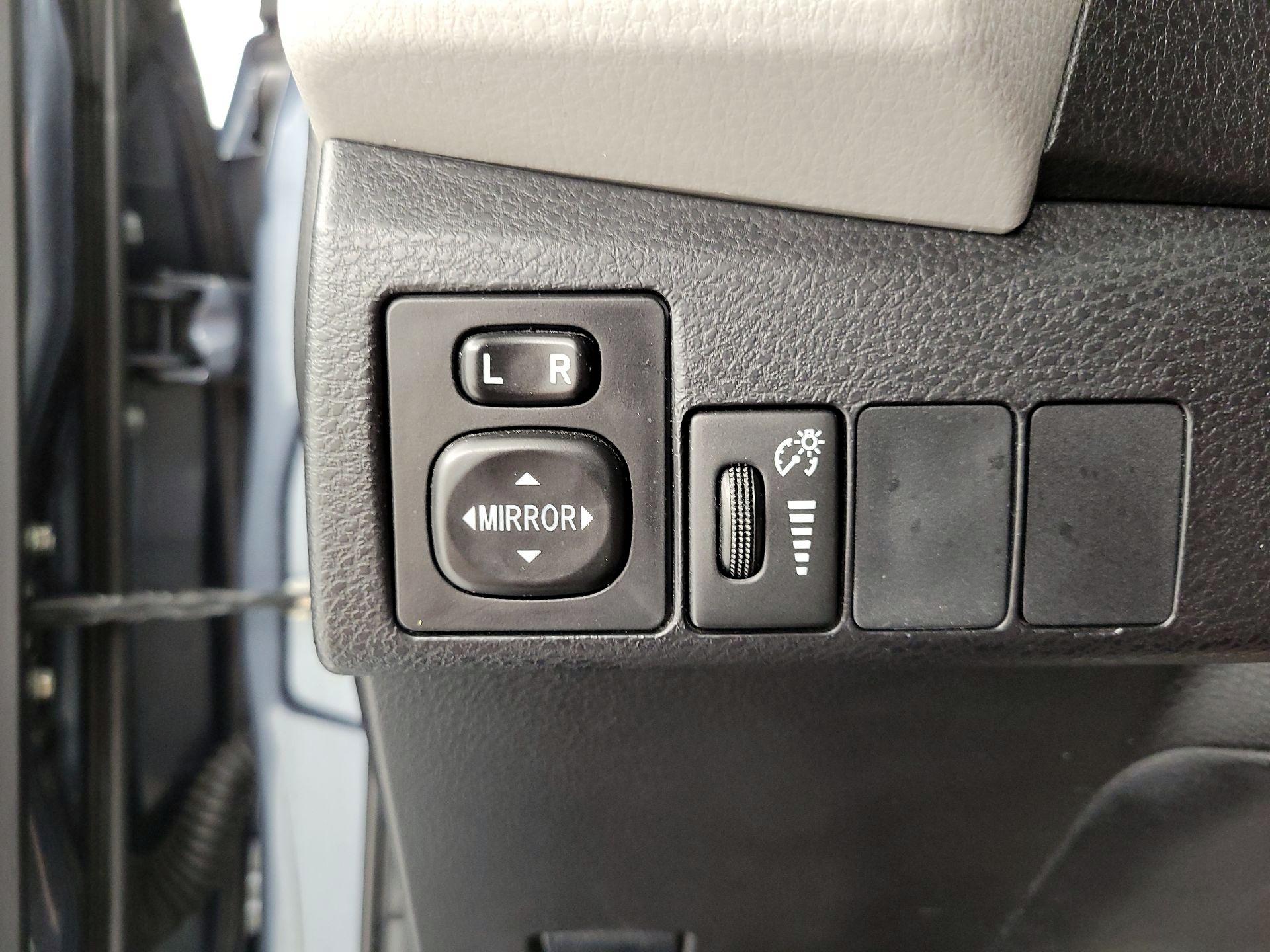 Thumbnail: 2015 Toyota Corolla - 13